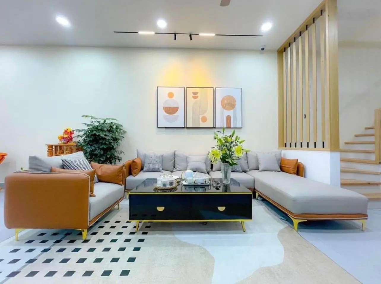 Bán nhà 3 lầu, 4 phòng ngủ, Đ. Nguyễn Hữu Cảnh, P22, Bình Thạnh, 3Tỷ5, DT 70m2, SHR, 0896 465 ***