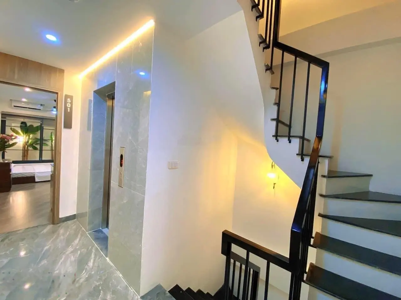 Bán CCMN, Mễ Trì Thượng, oto đỗ cửa, 72m2 x 7 tầng, mặt tiền 7m - Giá 16.8 tỷ có thương lượng