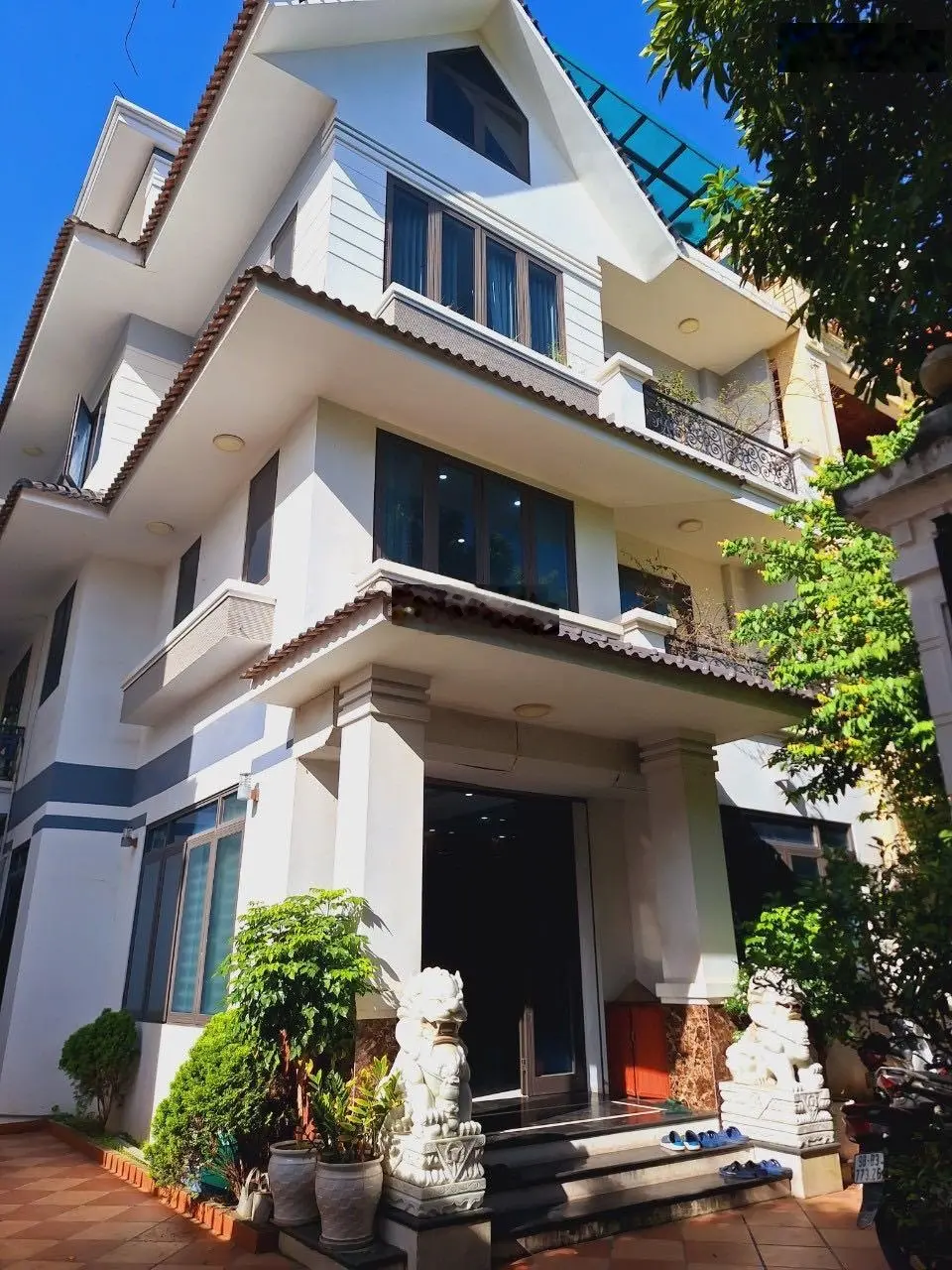 Cần bán biệt thự Linh Đàm diện tích 220m2 mặt tiền 12m