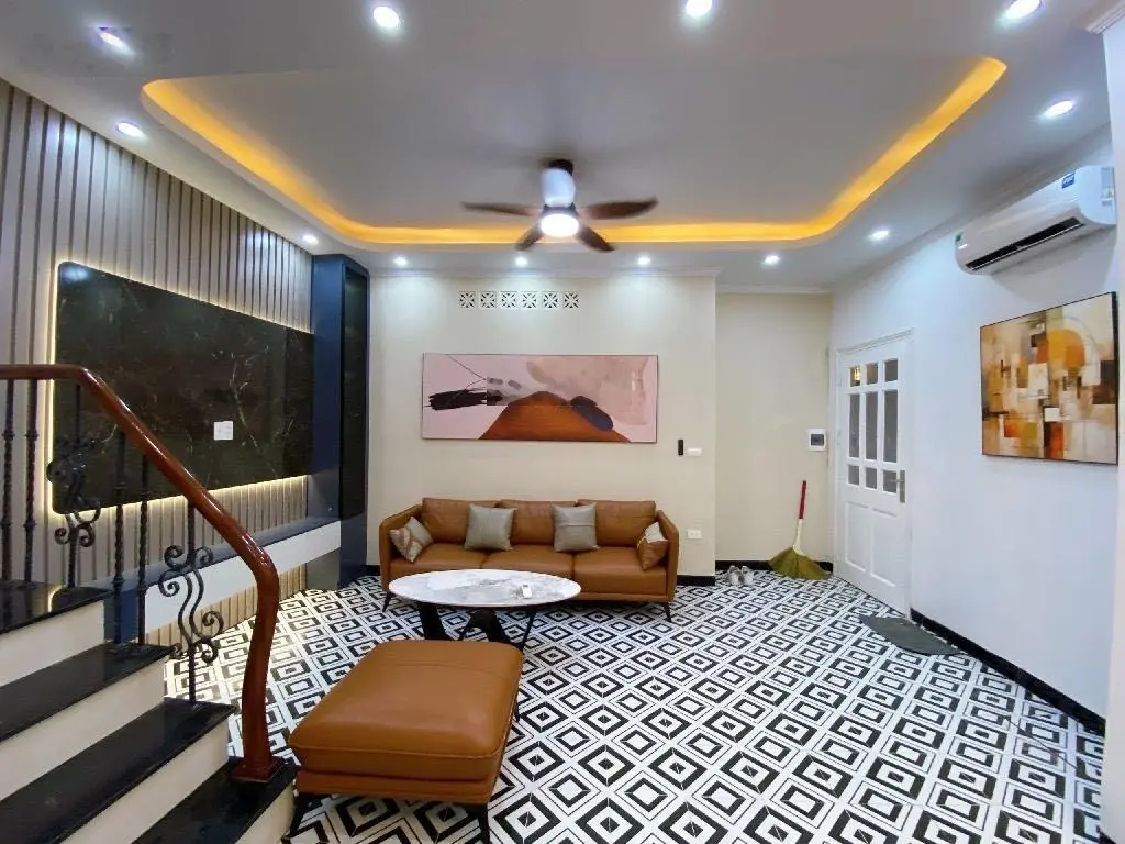 Nhà cự lộc đẹp mới lung linh - thoáng sáng - sát phố, sát hồ, bãi gửi ô tô - full nội thất tặng lại