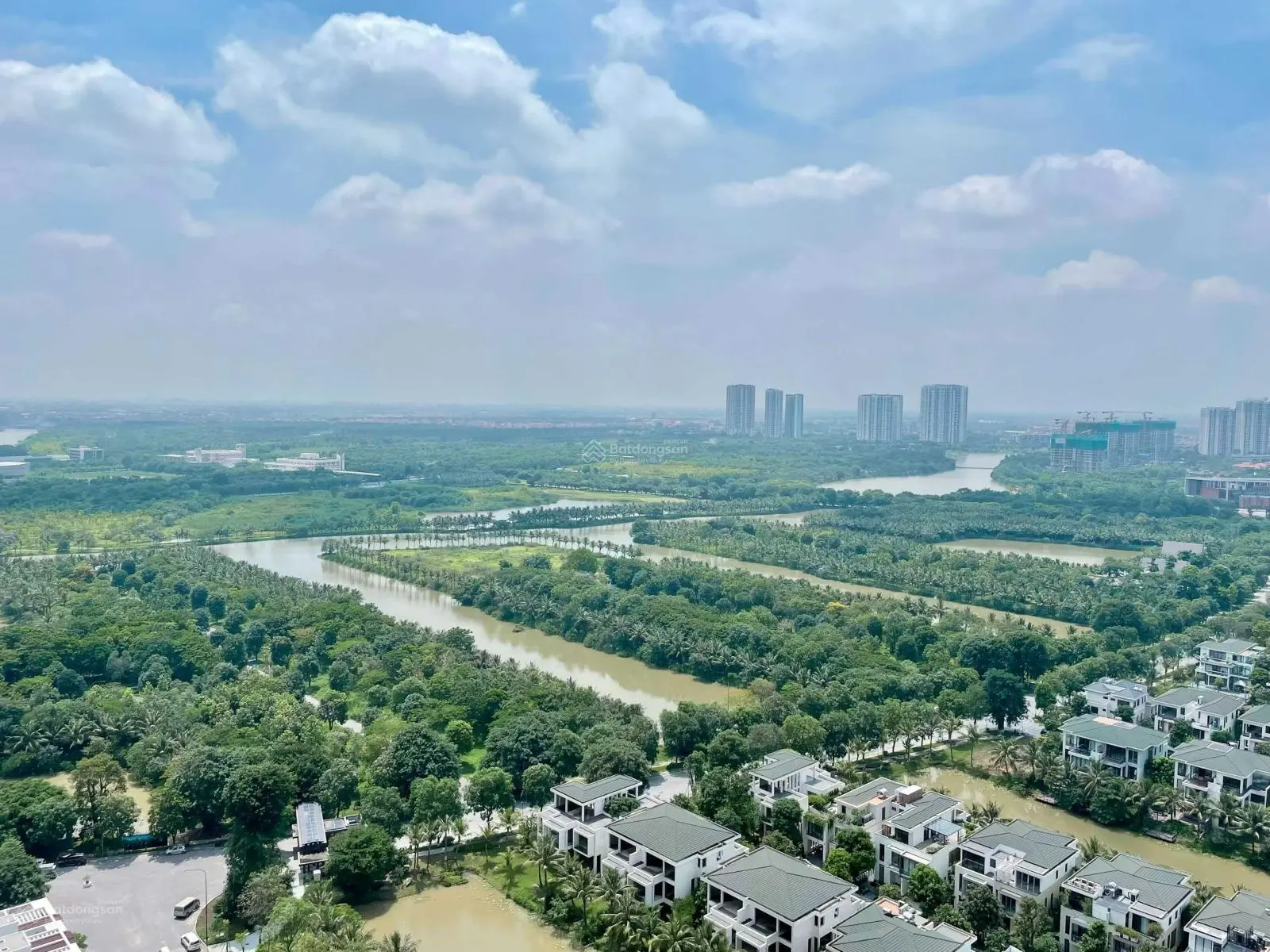 Bán căn hộ Sky Oasis 2 phòng ngủ thông thủy 68 m2, ban công Đông Nam tại Ecopark