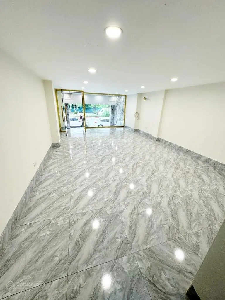 Bán nhà mặt phố cổ linh, nhà mới đẹp lung linh, tặng full nội thất xịn xò, thang máy
