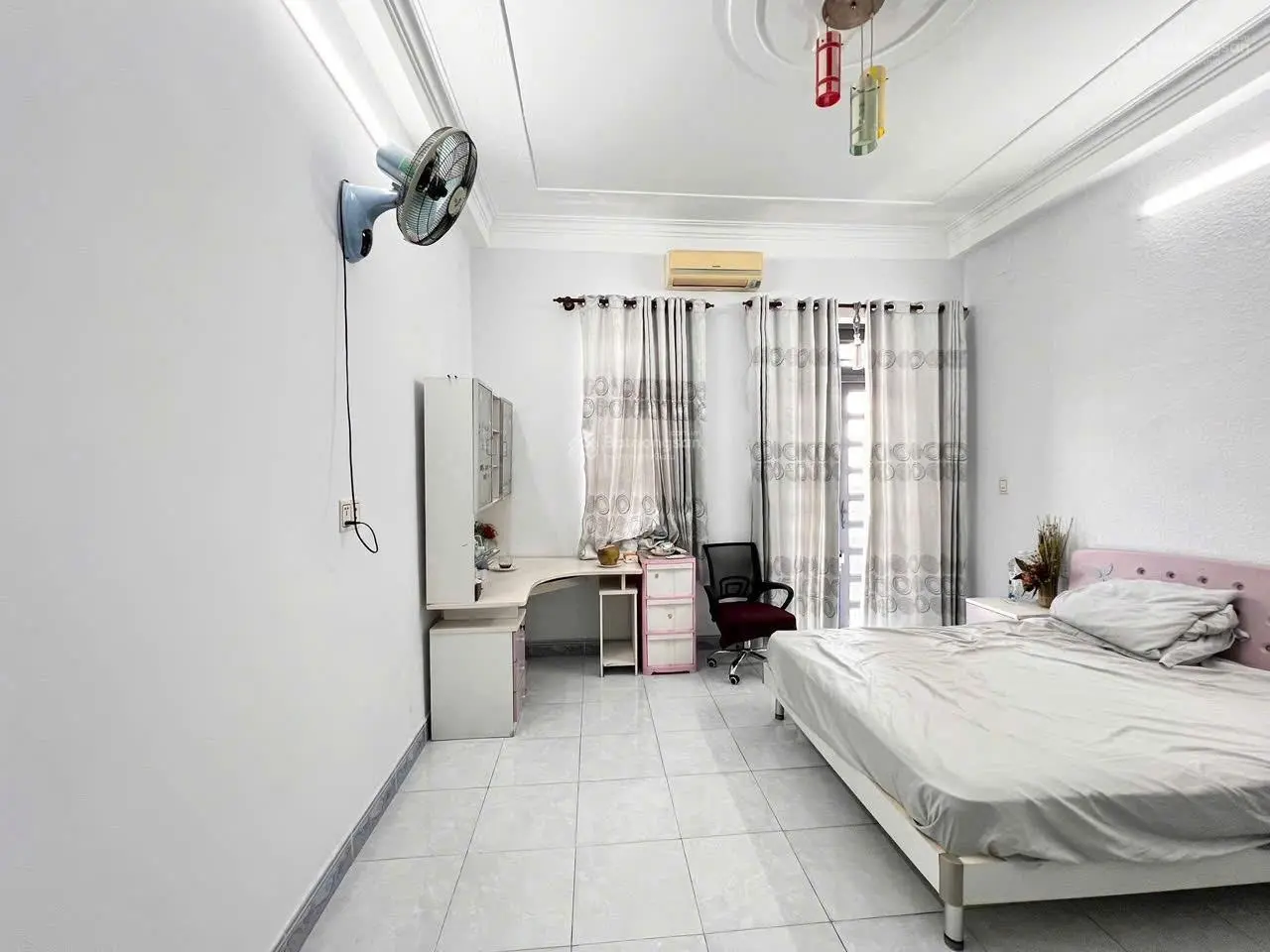 Bán nhà khu chợ Tân Trụ, nhà 56m² Hoàng Bật Đạt xây 1 trệt 4 lầu. Hẻm 7m sổ hoàn công,giá 2 tỷ 650.