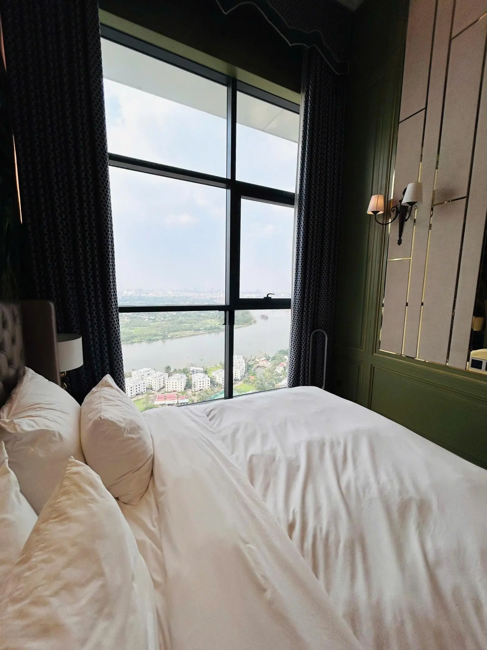 Bán penthouse nội thất sang trọng view sông q2 thảo điền. liên hệ 0902 835 ***