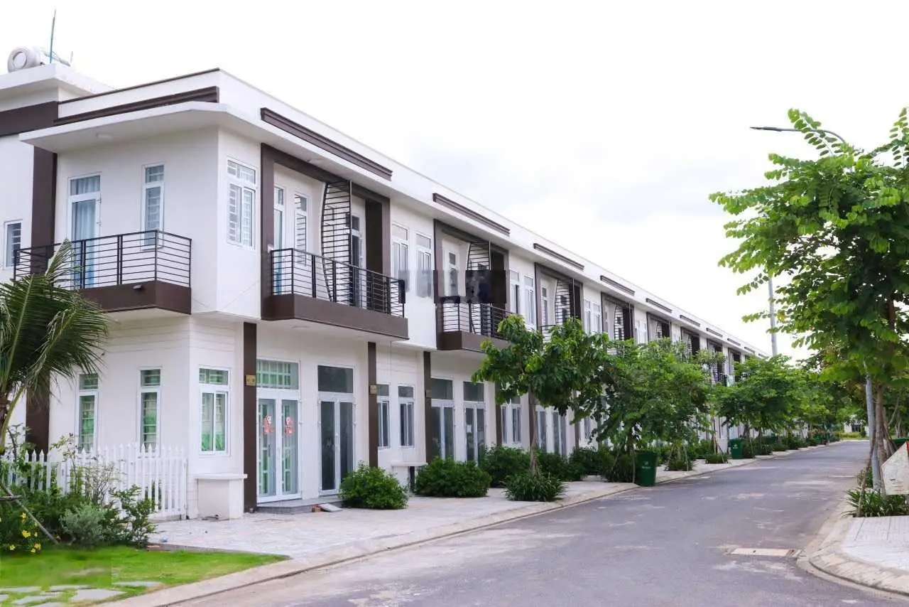 CHỦ CẦN TIỀN LÀM HỒ SƠ KẾT HÔN GIẢ ĐỂ ĐI ÚC NÊN CẦN BÁN RẺ CĂN BIỆT THỰ 255M2. GIÁ CHỈ 3,2 TỶ/ CĂN.