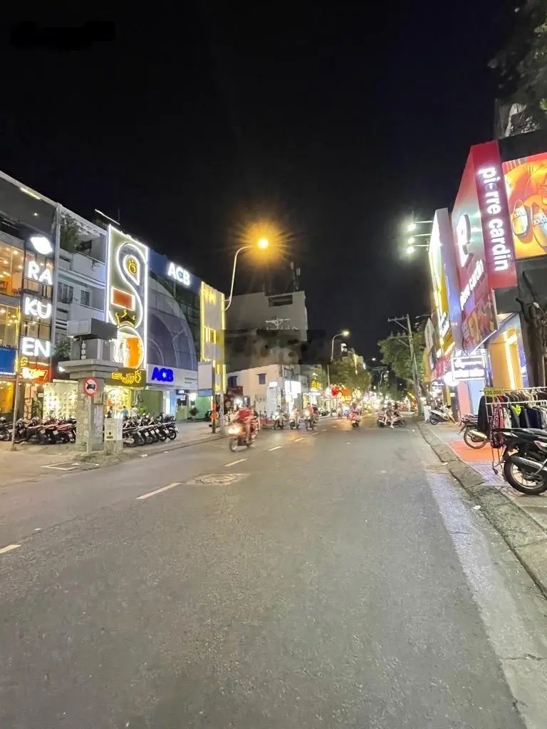 BÁN NHÀ RIÊNG ĐẸP XUẤT SẮC TẠI LÊ VĂN SỸ-6,4 TỶ - 40M2 Ô tô ngủ trong nhà- duy nhất còn 1 căn Q3