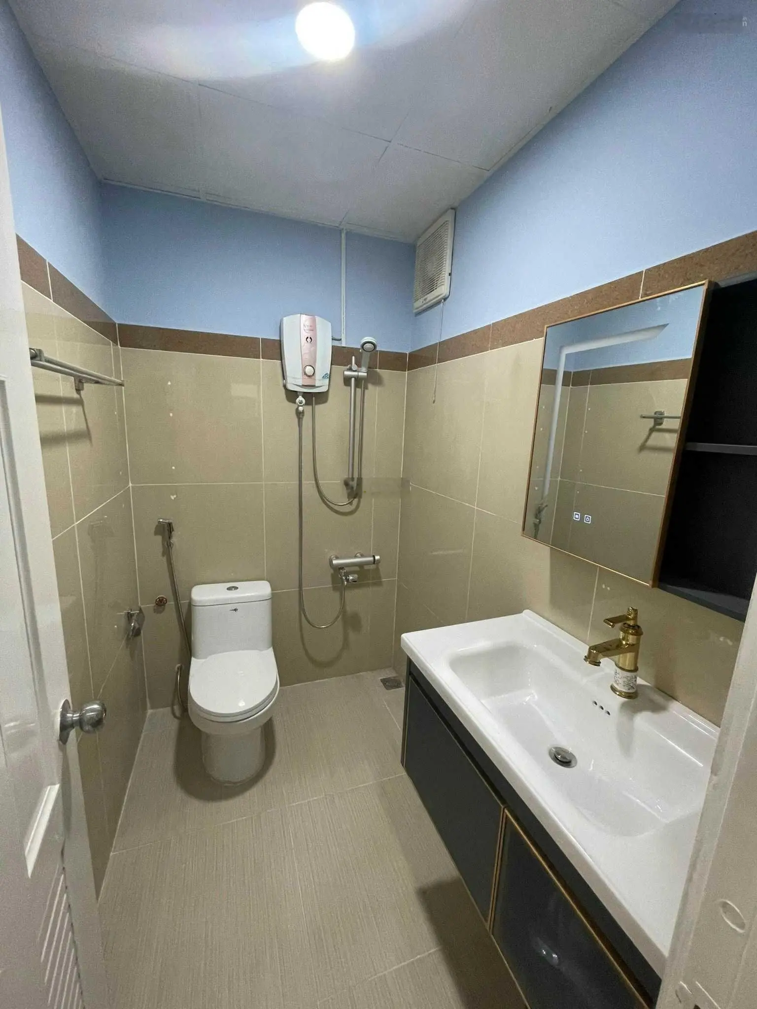 Bán gấp CHCC Central Garden, Q1, giá 3.8 tỷ( Giá thật) 76m2, 2PN, 2WC, có sổ, LH: 0903 318 *** Minh