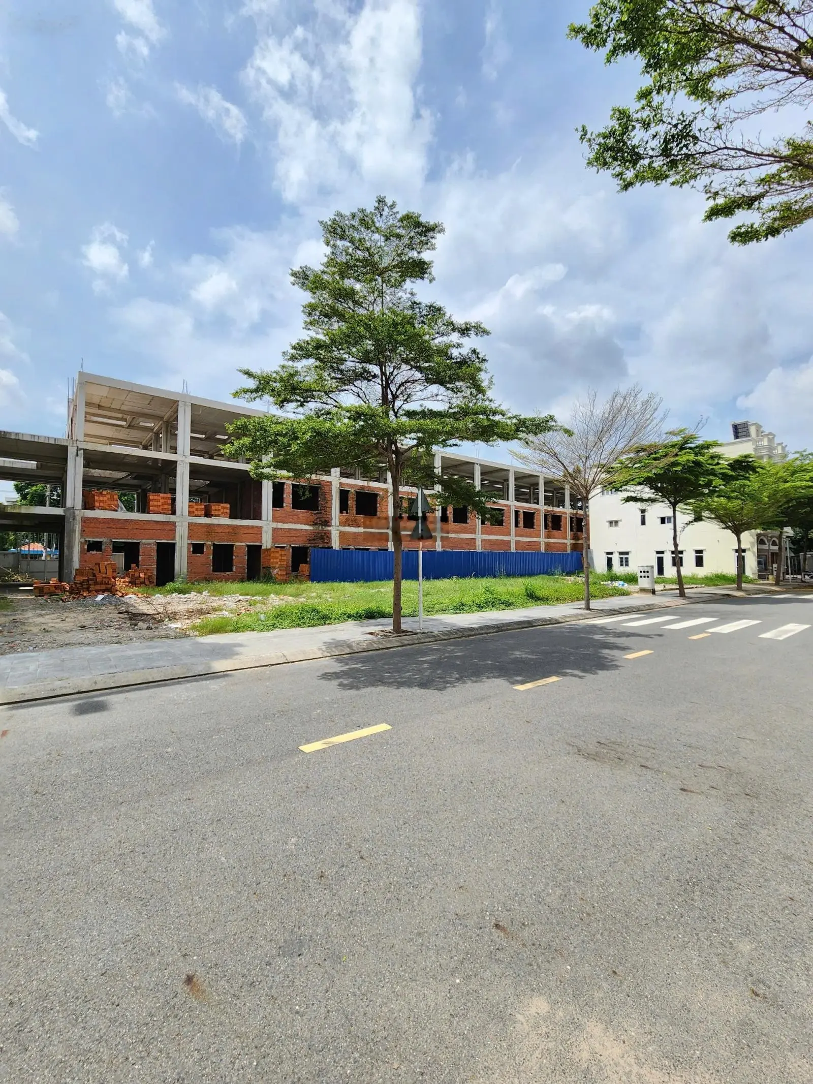 Cần ra nhanh 2 lô đất liền kề KDC Icon Central