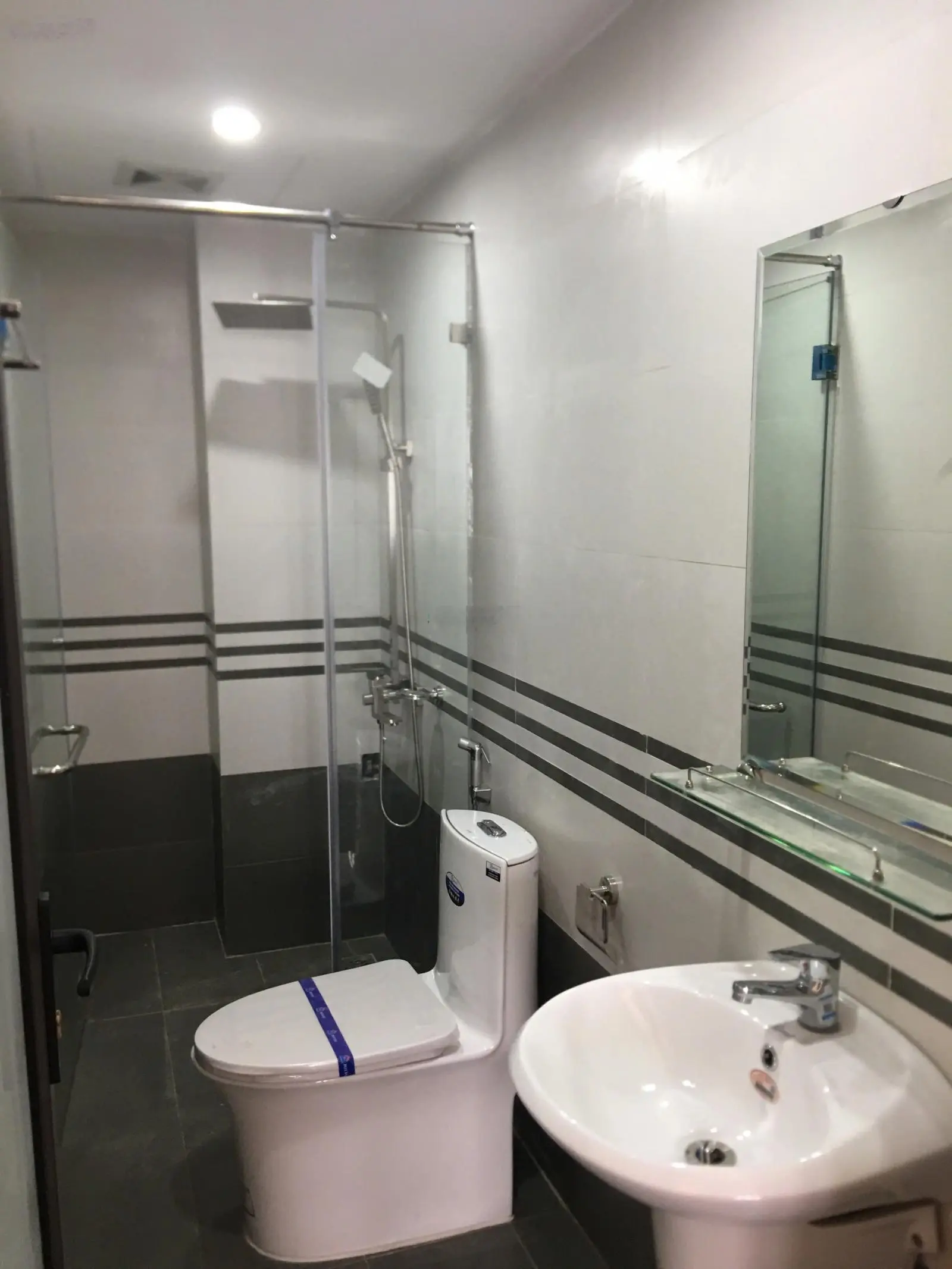 Chỉ 3,6 tỷ có nhà 5t full nội thất. Ngay trục chính ô tô tránh sát kđt Đô Nghĩa. Gần ngay Dương Nội