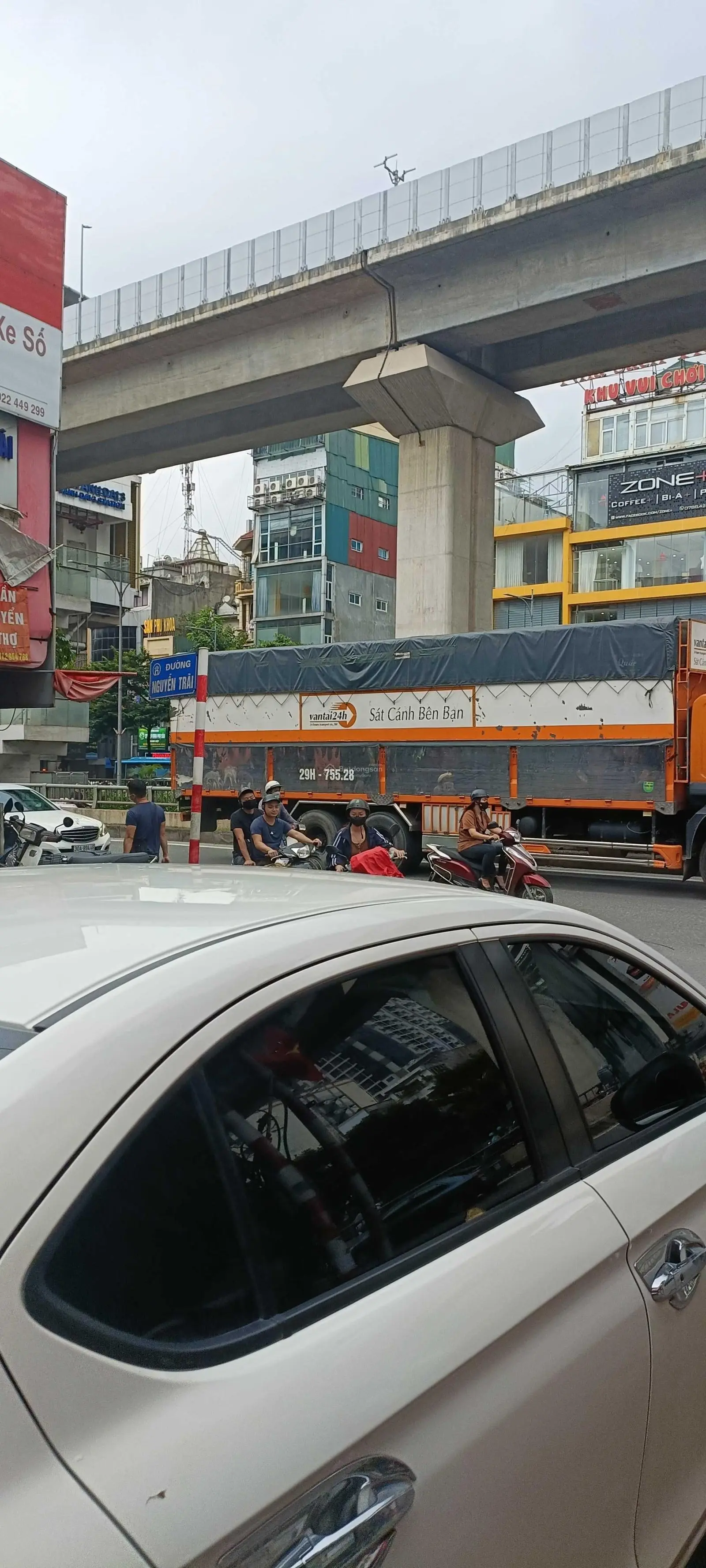 Lô Góc kinh doanh đắc địa, Khương Đình, Thanh Xuân, 39m2, 5 tầng, giá 6.x tỷ, Ô tô, gần xe Buýt