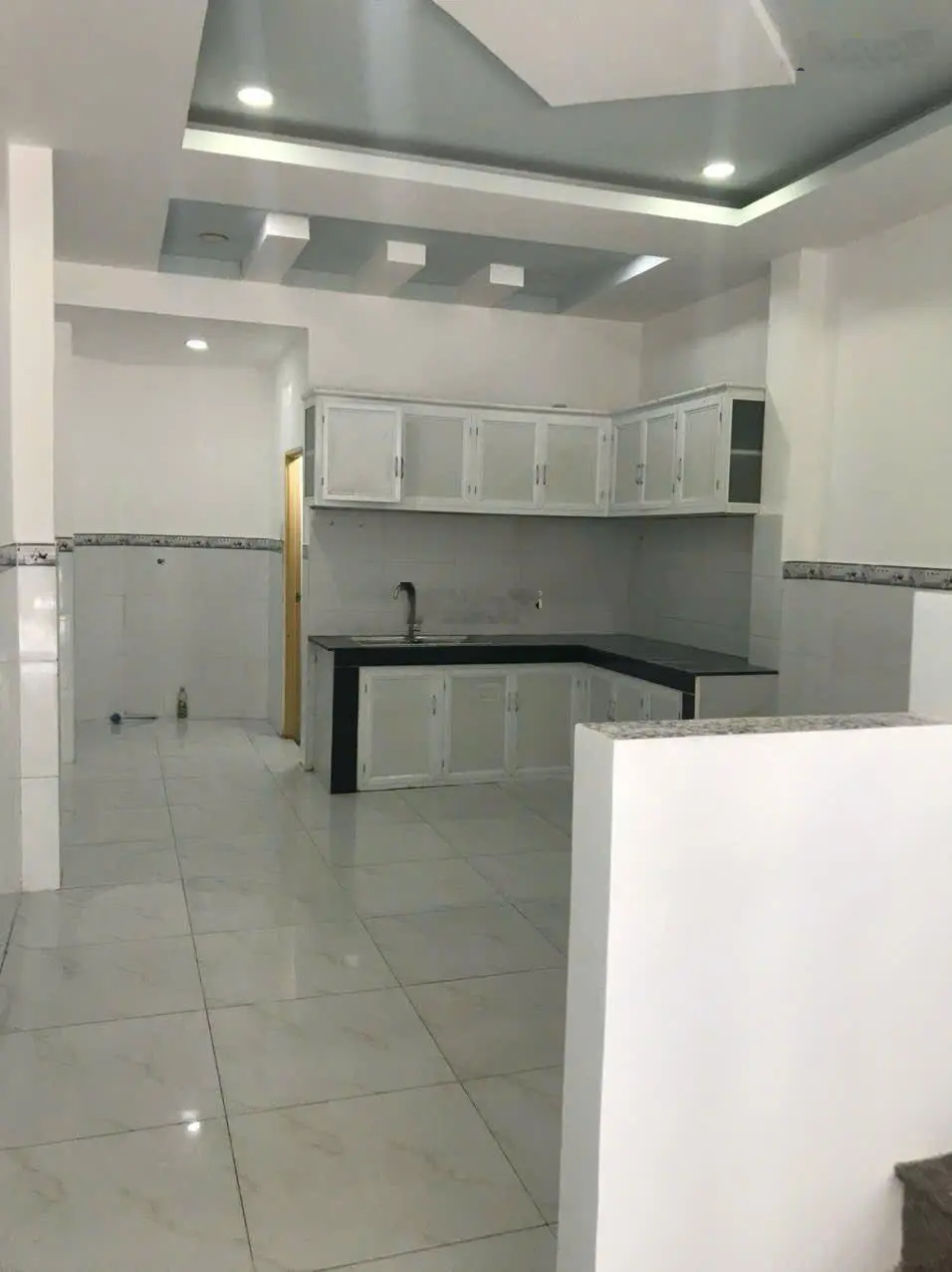 Bán gấp nhà đường 10m Sơn Kỳ, tiện kinh doanh buôn bán 67m2 đất, đúc 3 Tấm, 5 phòng ngủ, 5 WC