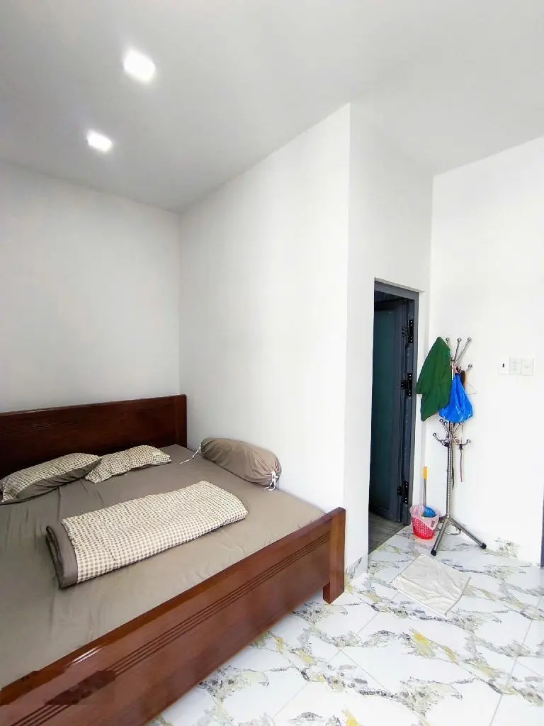 Bán nhà mặt tiền gần Nguyễn Duy Trinh, Xe Hơi 2 Chiều, 60 m2(4x15), 3 tầng, ôtô ngủ nhà, chỉ 4.6 tỷ