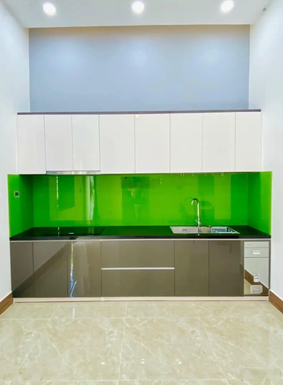 Cần bán gấp căn nhà DT 112m2 SHR cách chợ Bình Chánh 500m nằm ngay mặt tiền đường Trịnh Như Khuê