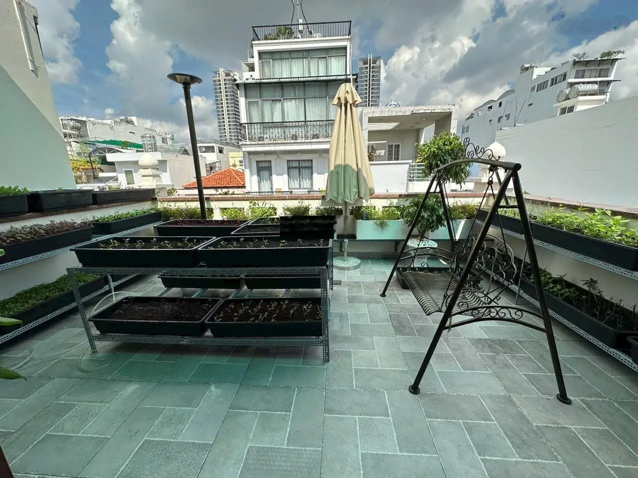 Bán nhà siêu đẹp ! Khu VIP Thành Thái P14 Q10 , mặt tiền 6 x 18m hầm 4 tầng st thang máy