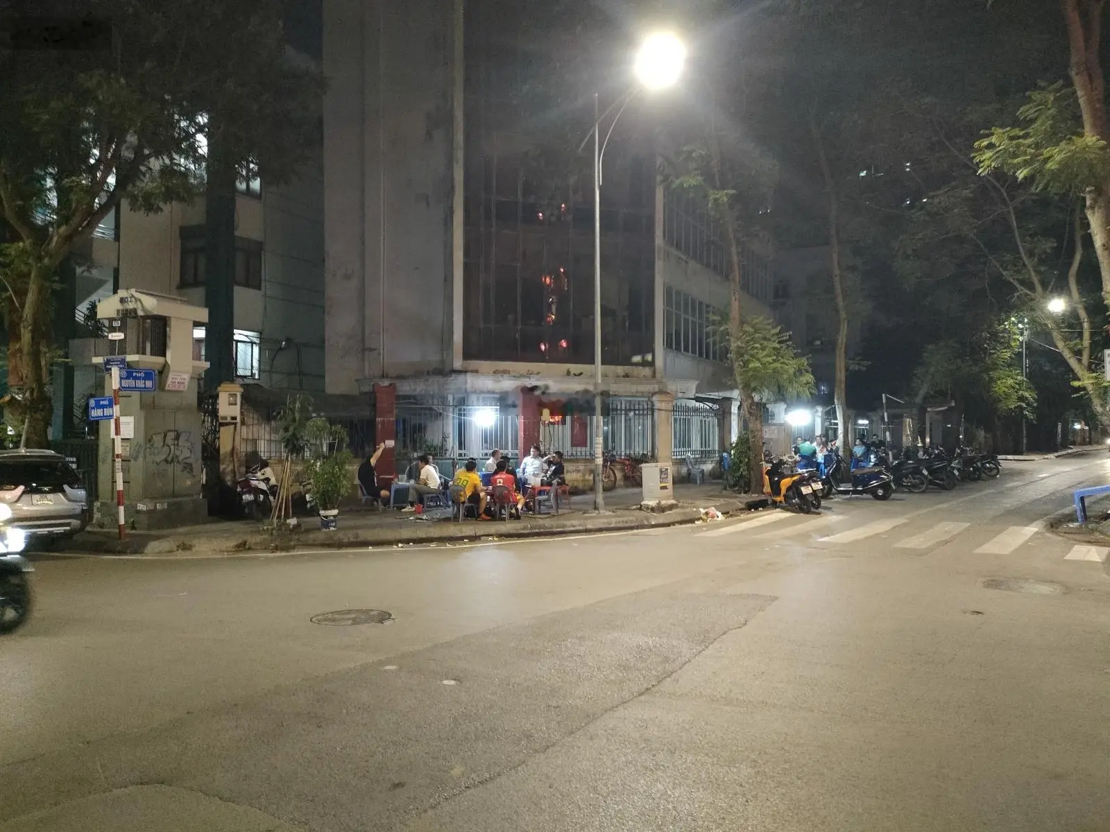 Mặt phố nguyễn khắc nhu ba đình dt 61/69m - 4tầng - mt 4,5m - chỉ 38 tỉ