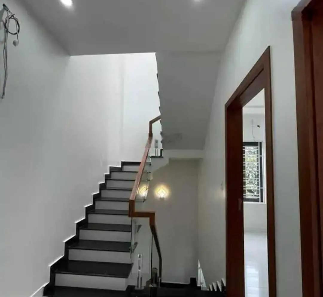 Giảm 1tỷ .nhà mặt tiền Hoàng Diệu nối DS.nhà 2 tầng _ ngang 6m._Diện tích :140 m2