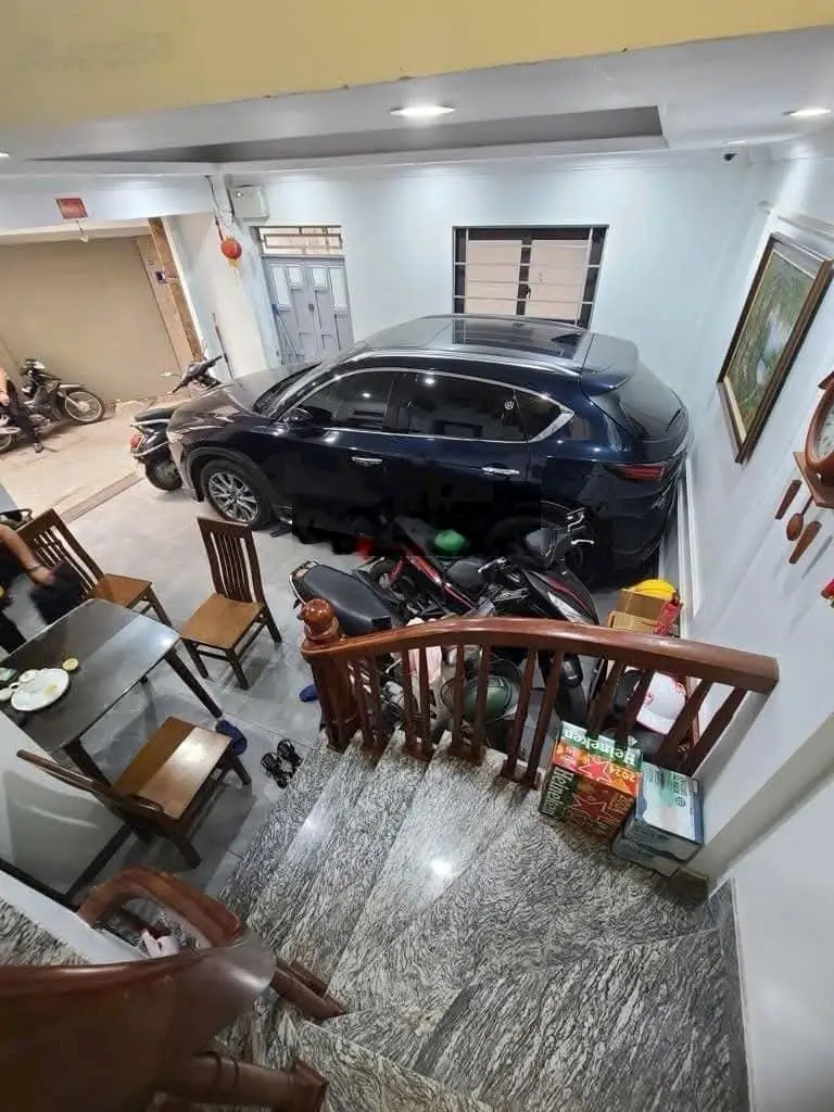 Nhỉnh 12 Tỷ Nhà 6 Tầng Oto vào nhà, Cách Phố 1 Nhà, Lô góc, Trung Tâm Cầu Giấy
