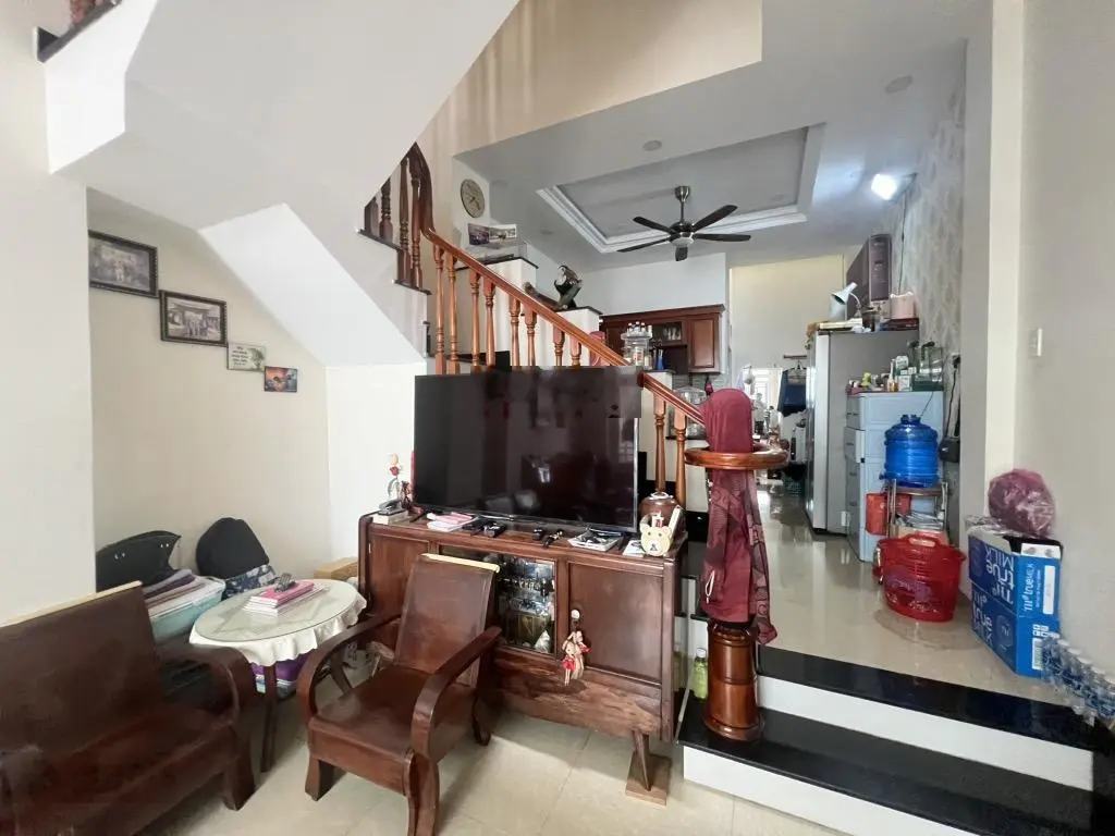 Siêu phẩm 4 tầng view sông _ hiếm có khó tìm _ ngay landmart 81!