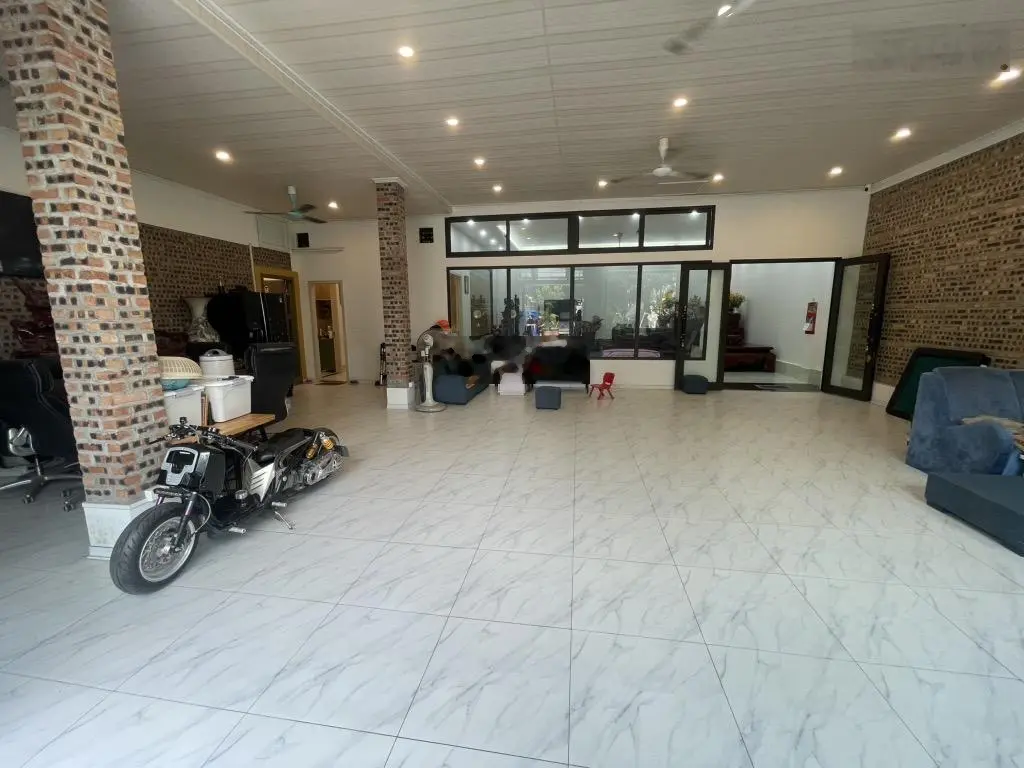 Nhà hàng bề thế quận Tây Hồ - DT khủng - nở hậu - vừa ở vừa KD nhà hàng sân vườn