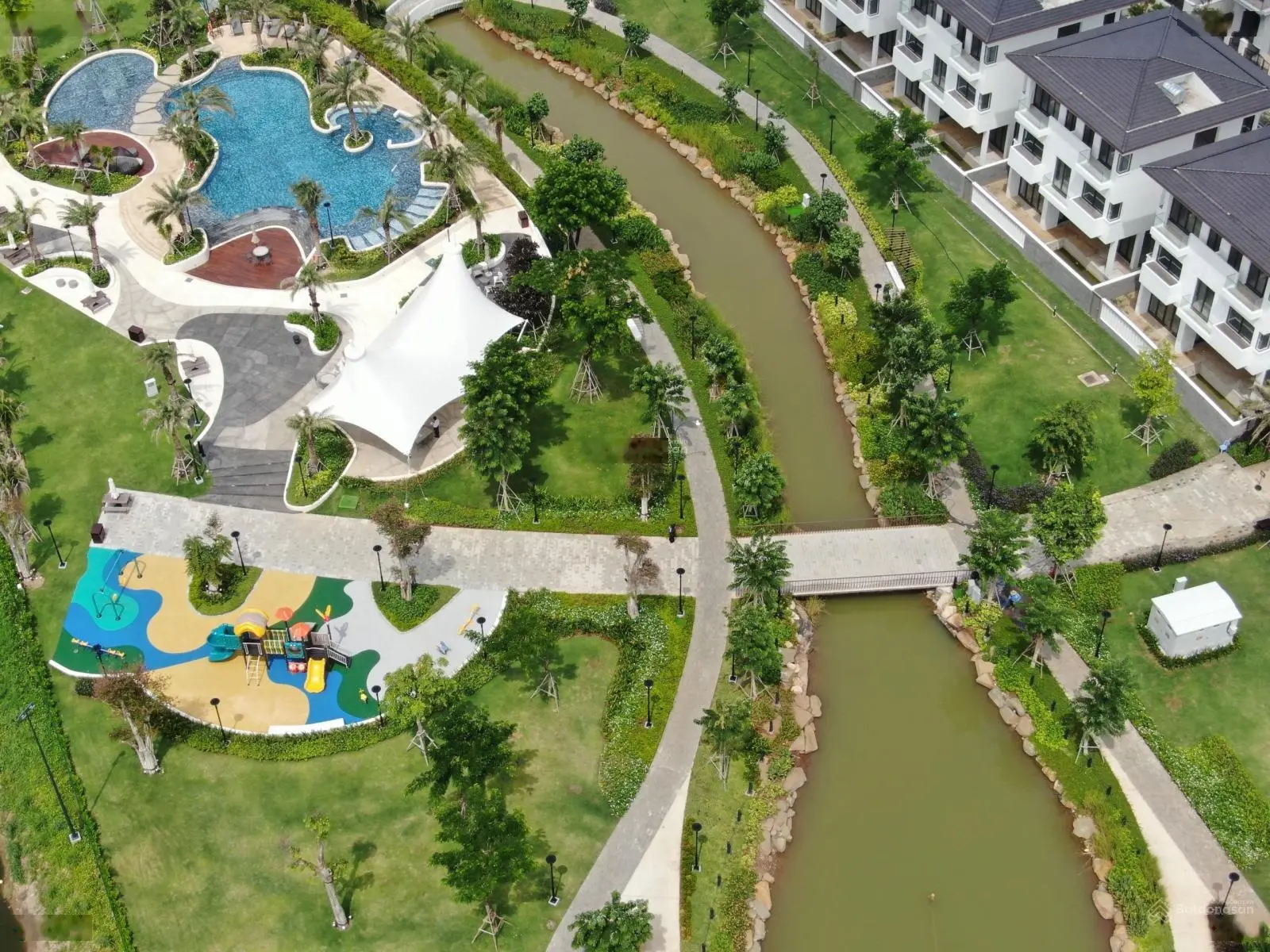 Cần bán nhanh căn gốc sân vườn 136,1m2, 8,2 tỷ bán 7,8 tỷ giá bao gồm thuế phí + 5% sổ