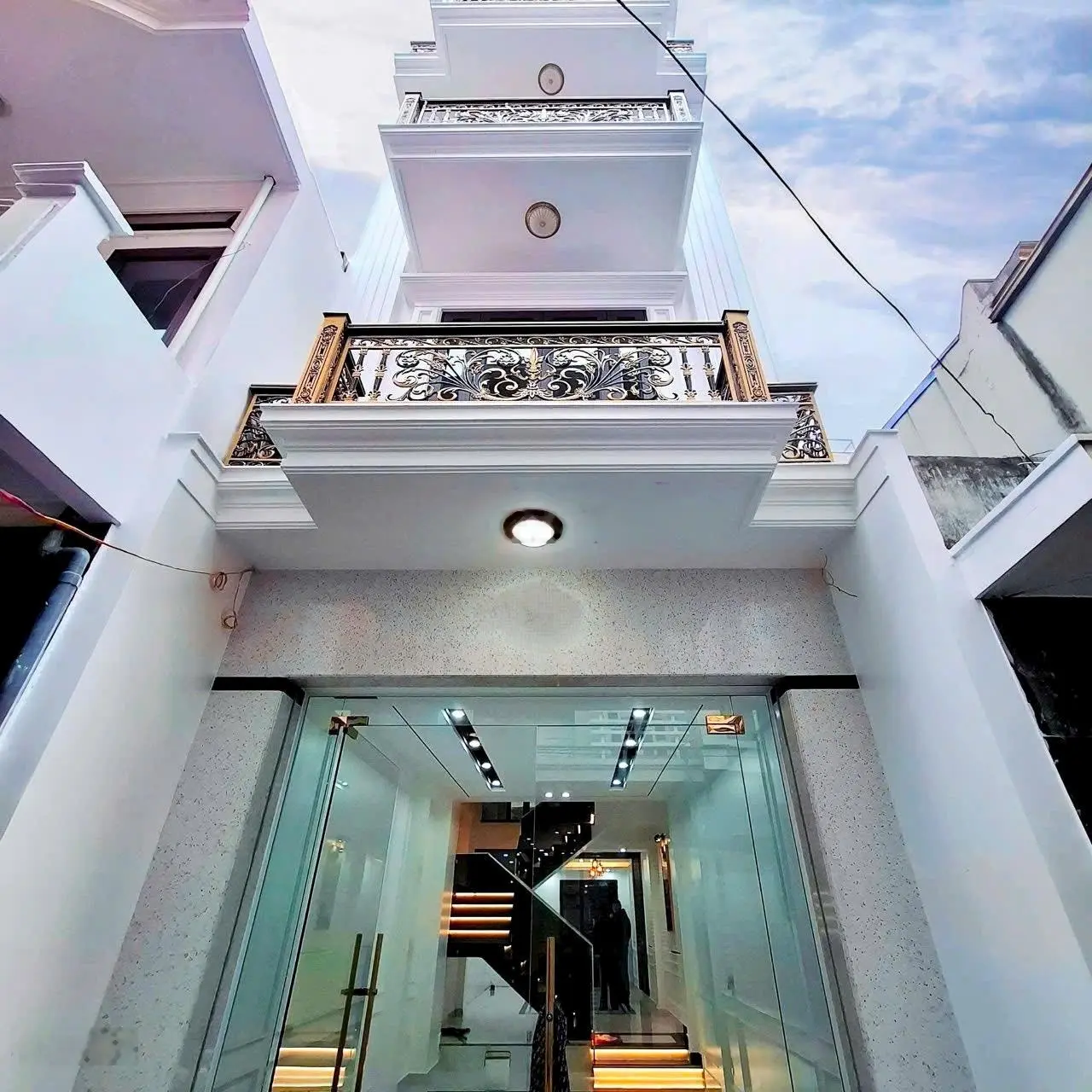 Bán nhà 4 tầng xây mới độc lập phố Hai Bà Trưng