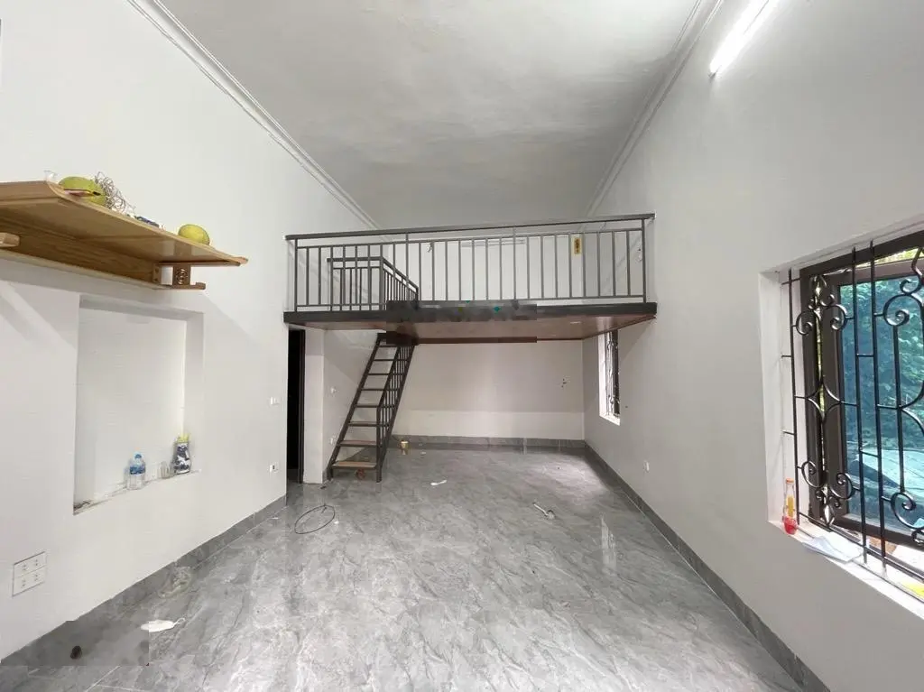 Chính chủ bán căn nhà siêu rẻ, diện tích thực tế 75m2, trung tâm phường, sát chợ đầu mới, vườn hoa