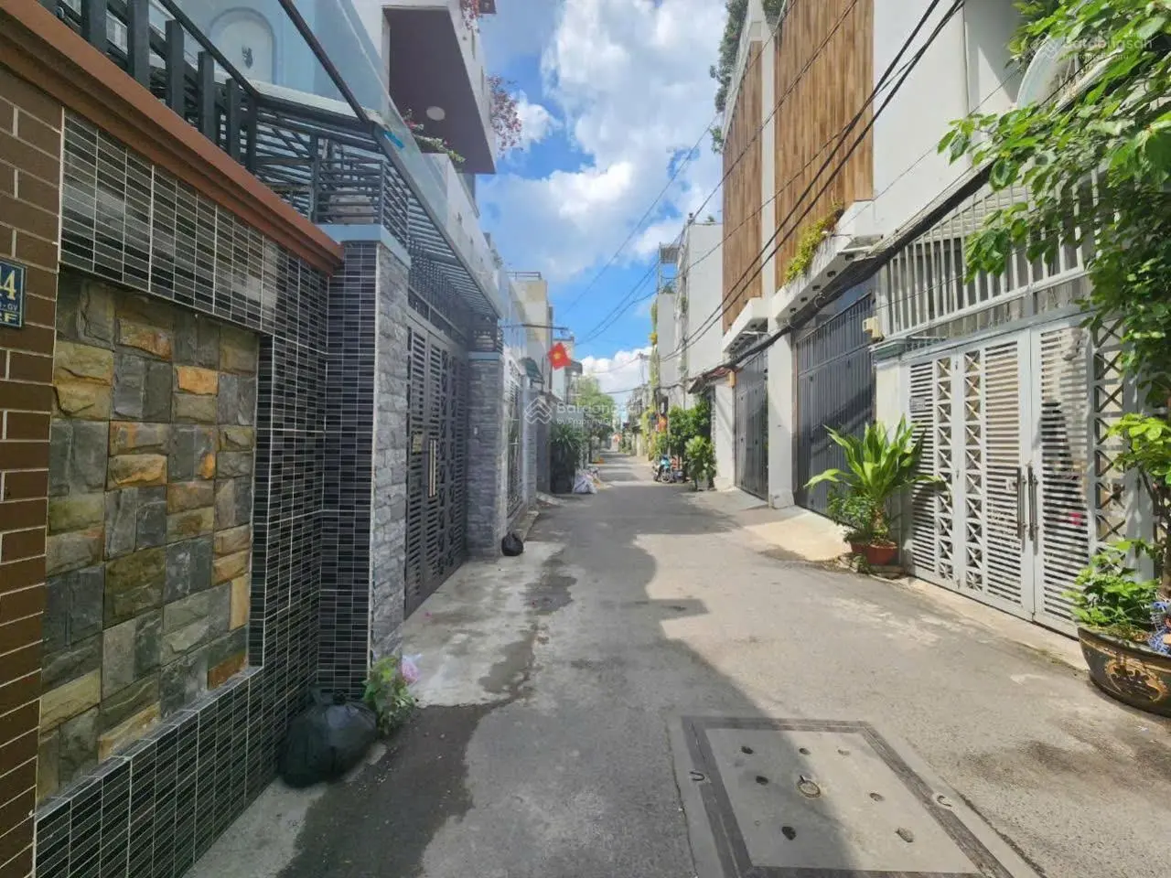 Nhà 1 lầu ngay sát trường TH Trương Văn Thành 55m2 sổ sẵn sang tên, 2 PN đang cho thuê 5tr/ tháng