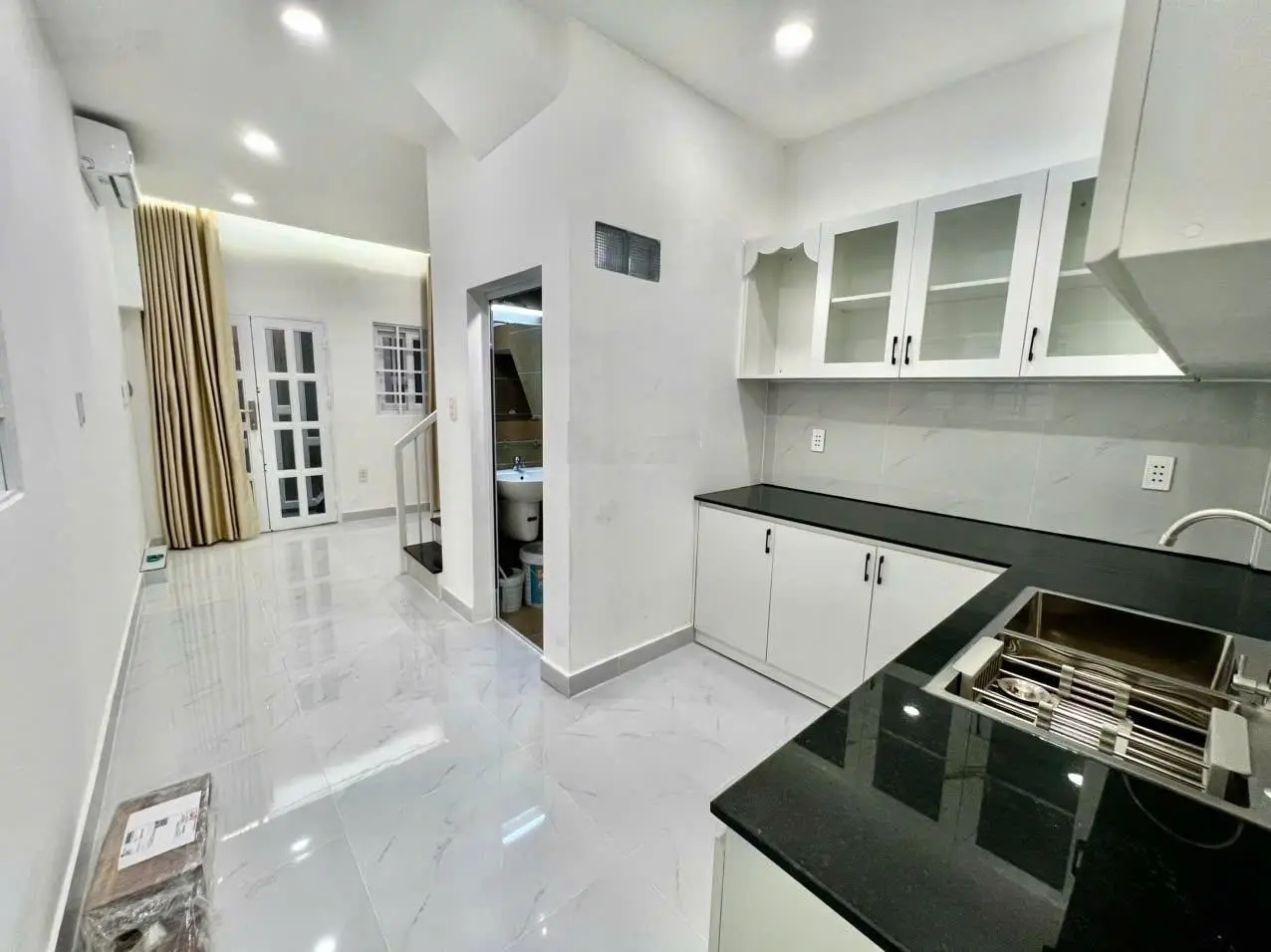 Bán NR 2PN, 1WC, 19,5m2, giá 2,95 tỷ tại Cô Giang, Q1, HCM hàng hot hoa hồng 1%