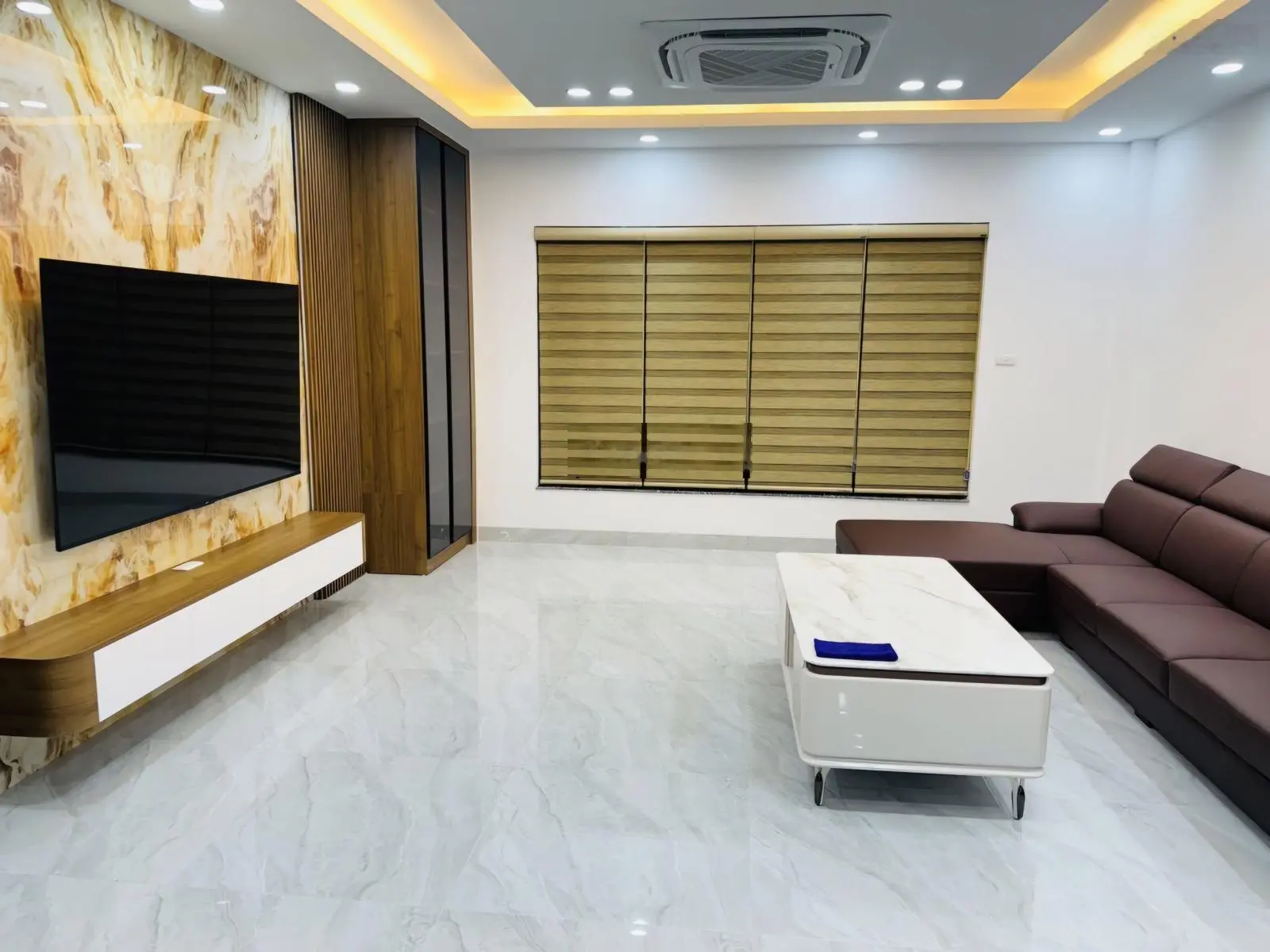 Nhà Minh Khai, 7 T, thang máy, lô góc thoáng sáng, ô tô vào nhà, nhà mới 62 m2