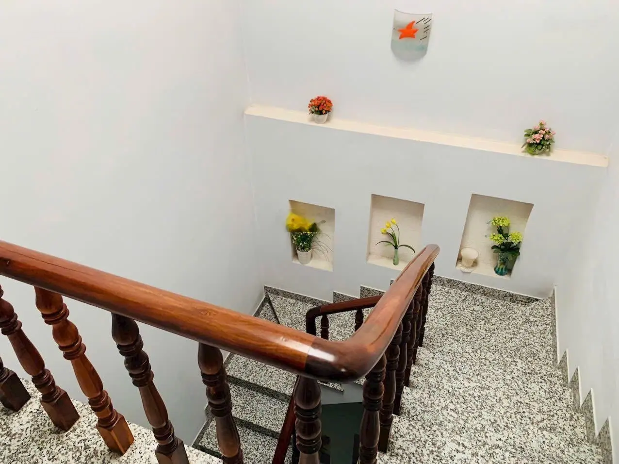 Bán nhà HXH 1trệt 2lầu + sân thượng, 3WC + 4PN, ngay chợ Xuân Hiệp, P. Linh Xuân, sổ hồng hoàn công