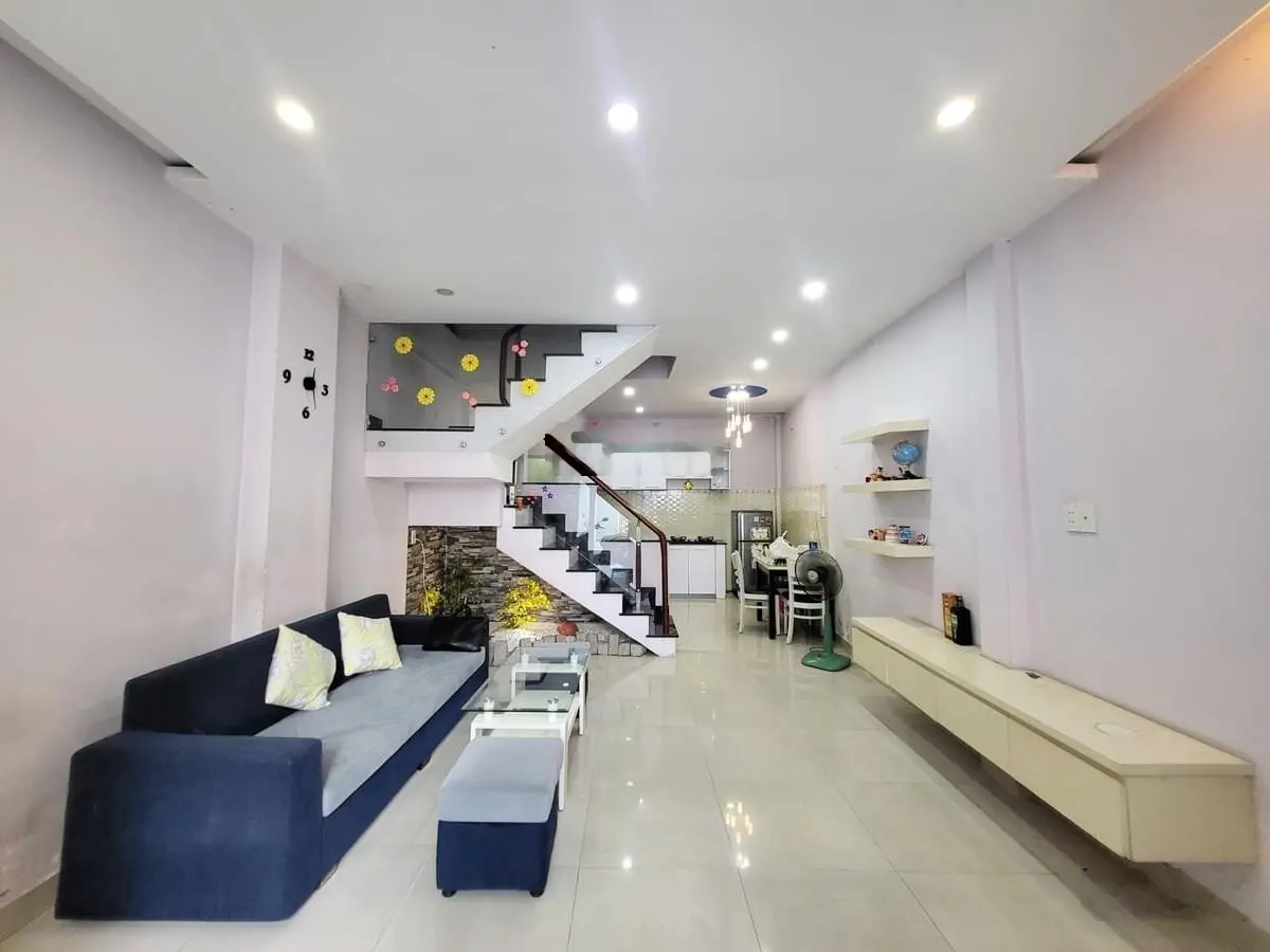 Bán nhà Thiên Phước, sát vách Q10, (4.2x10) nở hậu 4.6m, 2 tầng mới, 1 căn ra hẻm ôtô, Chỉ 5tỷ25 TL