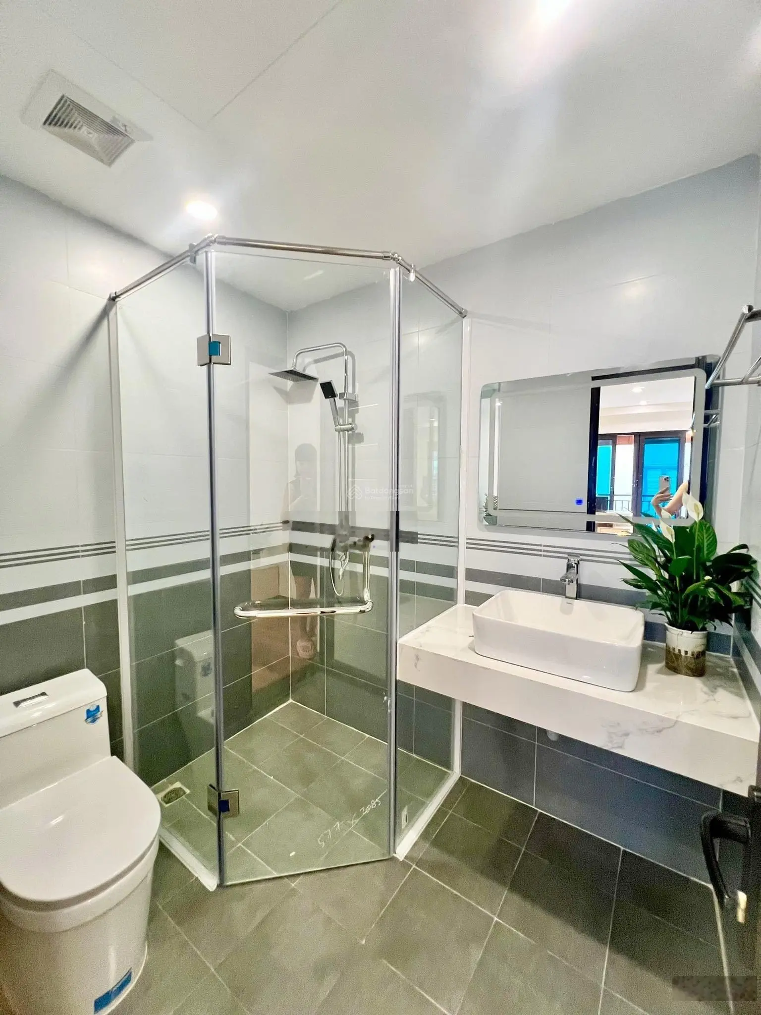 Bán nhà Vĩnh Hưng 31m2x5tầng, ngõ nông, rộng. Sổ đỏ vuông vắn không thóp hậu, chính chủ. Giá 4,05tỷ