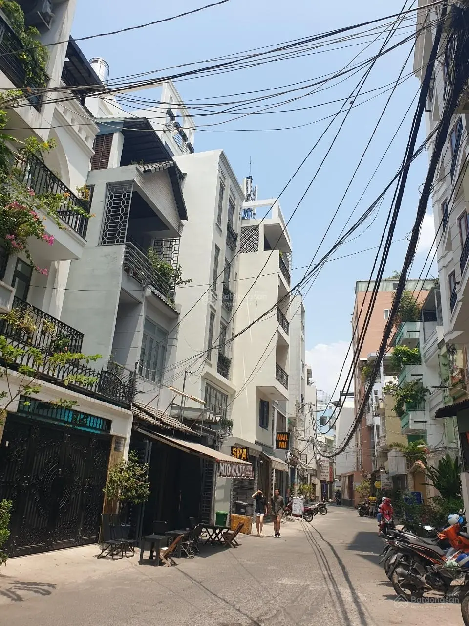 Bán tòa căn hộ dịch vụ 10x20m hầm 6 tầng 2 mặt tiền Nguyễn Cửu Vân, doanh thu 200tr