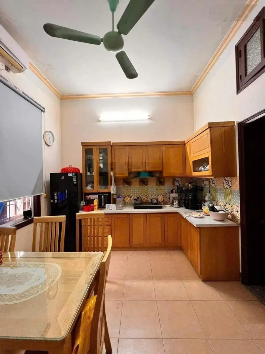Bán nhà cầu giấy mặt ngõ ,kinh doanh sầm uất ,ô tô vào nhà ,ngõ thông thoáng dt 161m x mt 7,3m