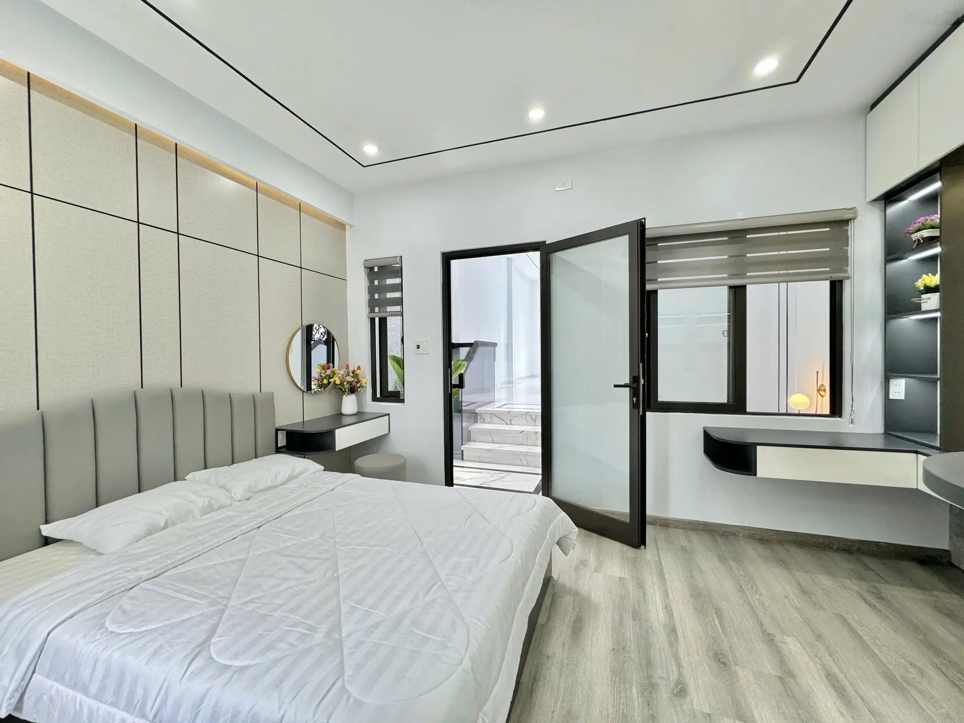 Nhà đẹp Đà Nẵng - Bán nhà 3 tầng Tân Cổ Điển, 3PN, tặng full nội thất, sân oto