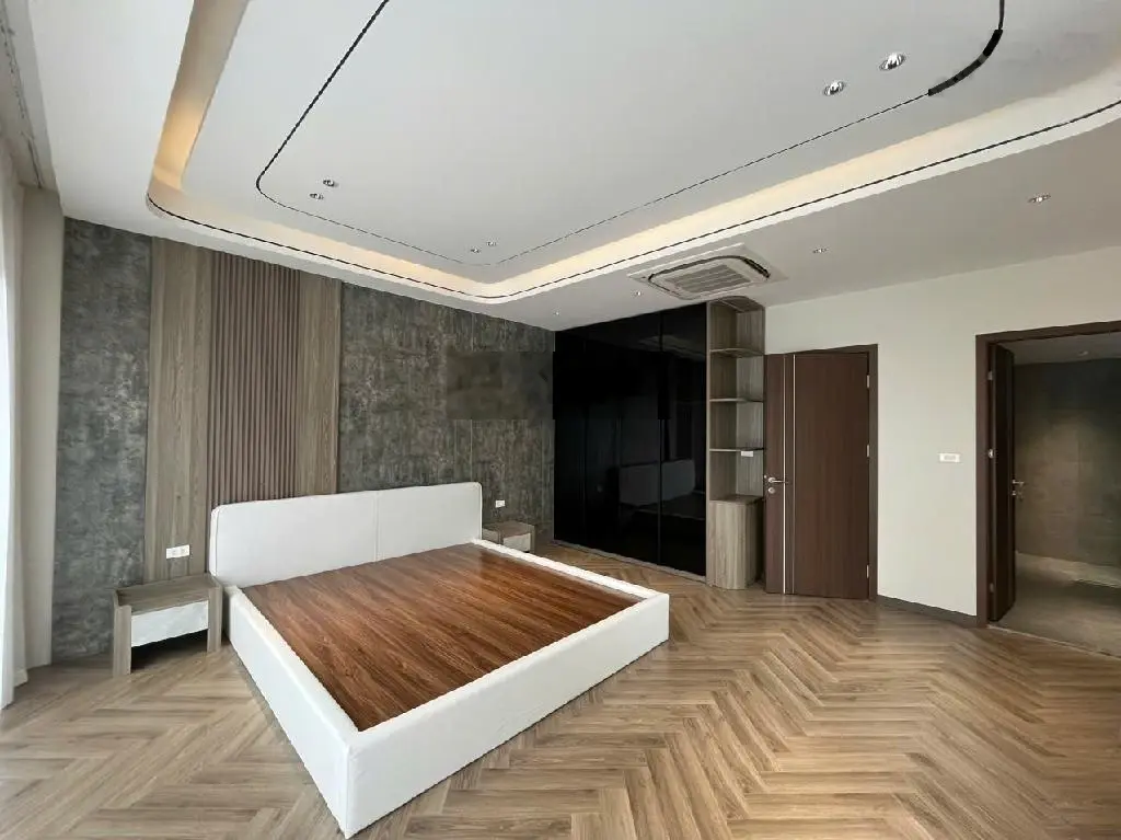 Siêu hiếm - vỉa hè rộng - kinh doanh tốt - 2 gara ô tô - 6 tầng có thang máy - nguyễn văn cừ