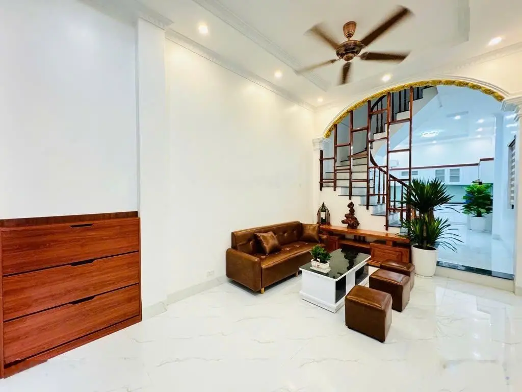 Bán Nhà Mới Xây, Ngõ Ô Tô, Diện Tích 43m trên đường Nguyễn Khang - Giá Chỉ Nhỉnh Hơn 10 Tỷ