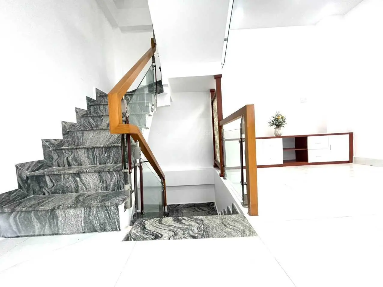 Bán gấp nhà đúc 3 tấm, sổ hồng công chứng, đã hoàn công đủ, giá nhỉnh 2 tỷ, Bình Tân, TP. HCM
