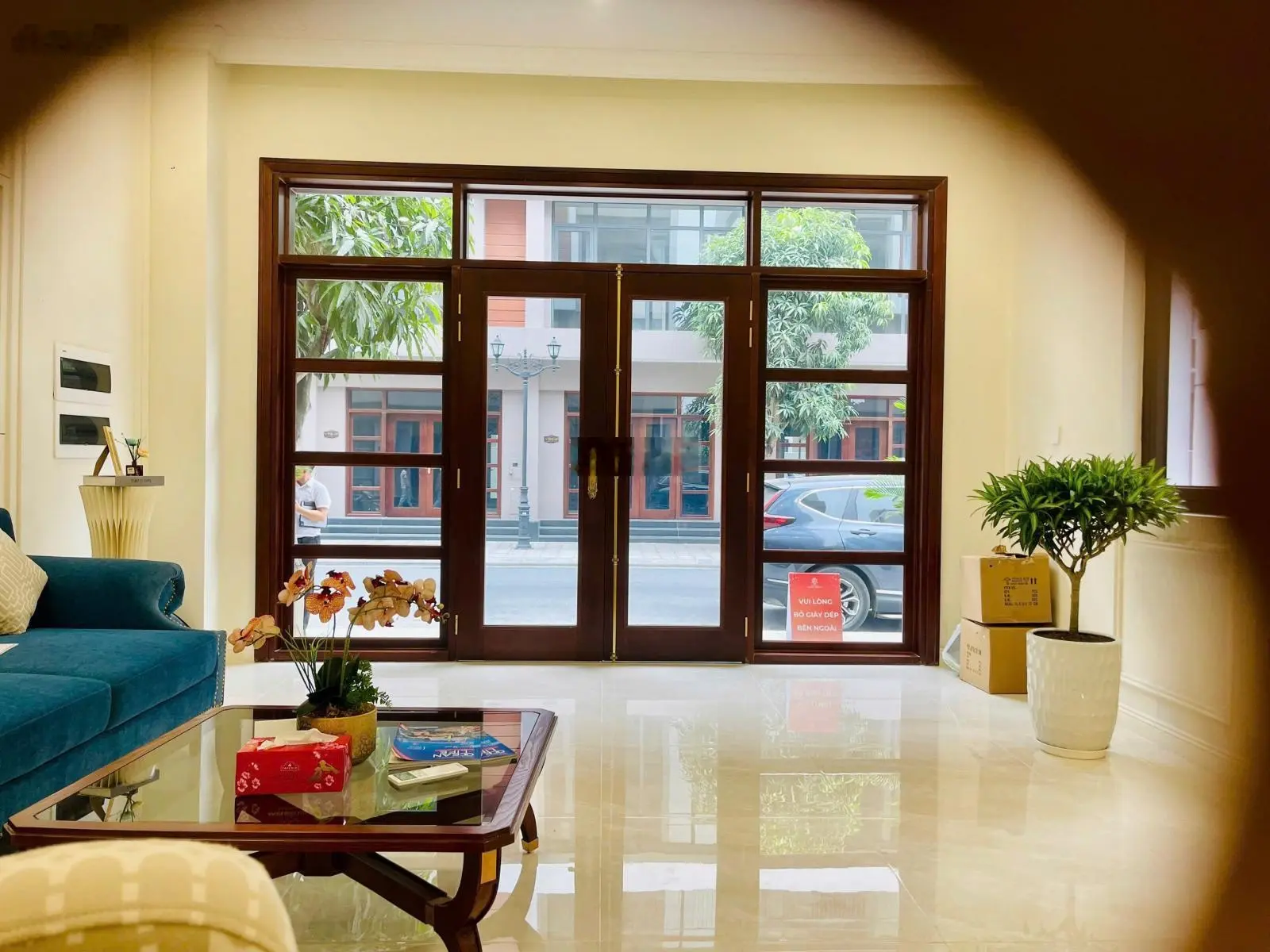 Bán căn liền kề tại vin3 - đã hoàn thiện 3 tầng, có cam kết tiền thuê 3 năm. Vị trí trung tâm dự án