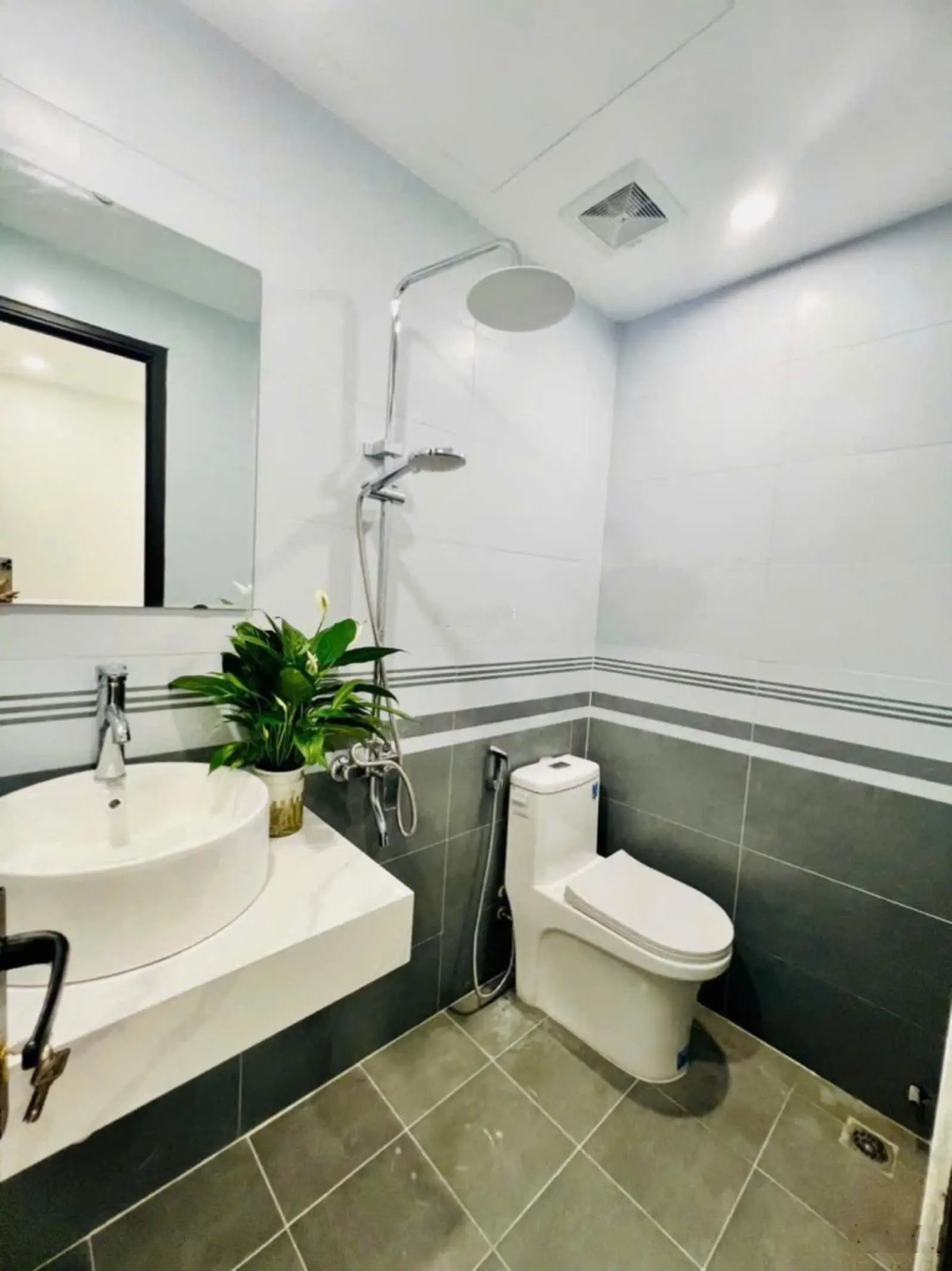 Vip - hoàng mai: bán nhà siêu đẹp: 40m - mt: 9m - nội thất cực đỉnh - giá cực tốt.