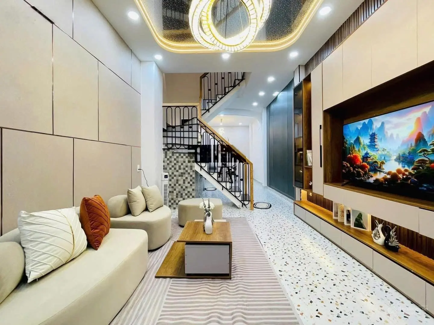 Hot Hot!!Nhà 1 Trệt Lầu giá 5.35TỶ cách MTĐ Nguyễn Thị Định 40m, đang cho thuê 25tr/tháng, sổ riêng