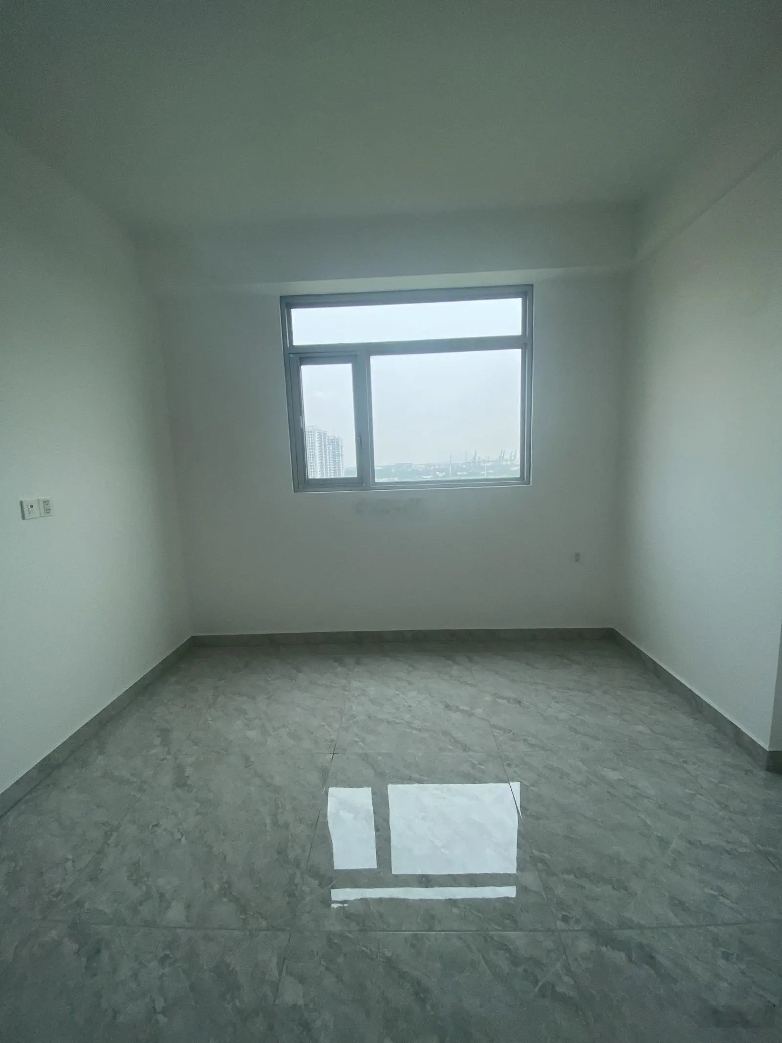Paris Hoàng Kim - 3PN/2WC tầng 20, giá 5.5 tỷ, nhà mới 100%, có sẵn máy lạnh, rèm, đèn