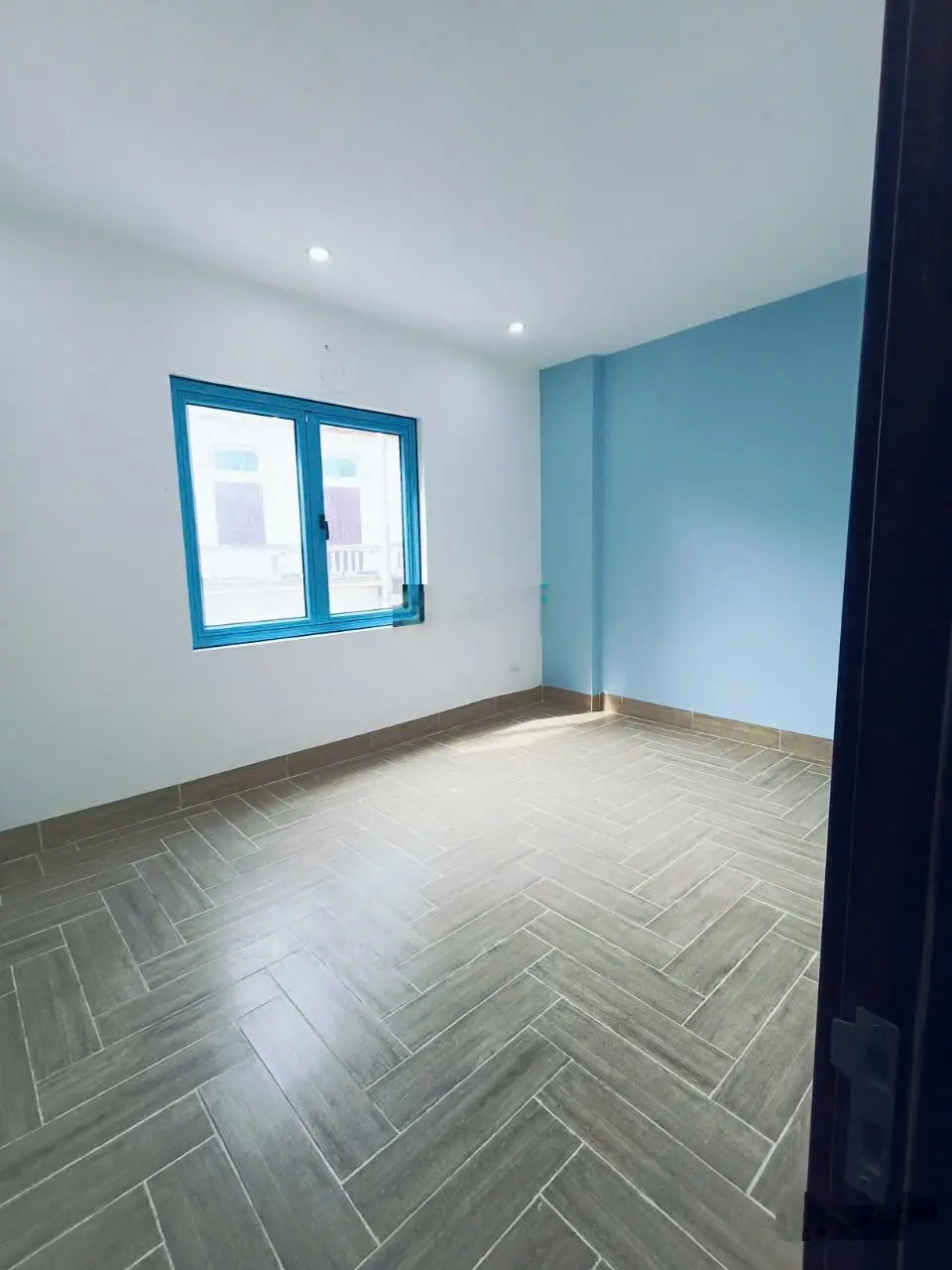 Bán căn 3tầng*45m2. Vị trí + thiết kế đẹp ngõ rộng, có sân riêng. Ô tô lùi tận cửa. Gần cầu Tân Phú