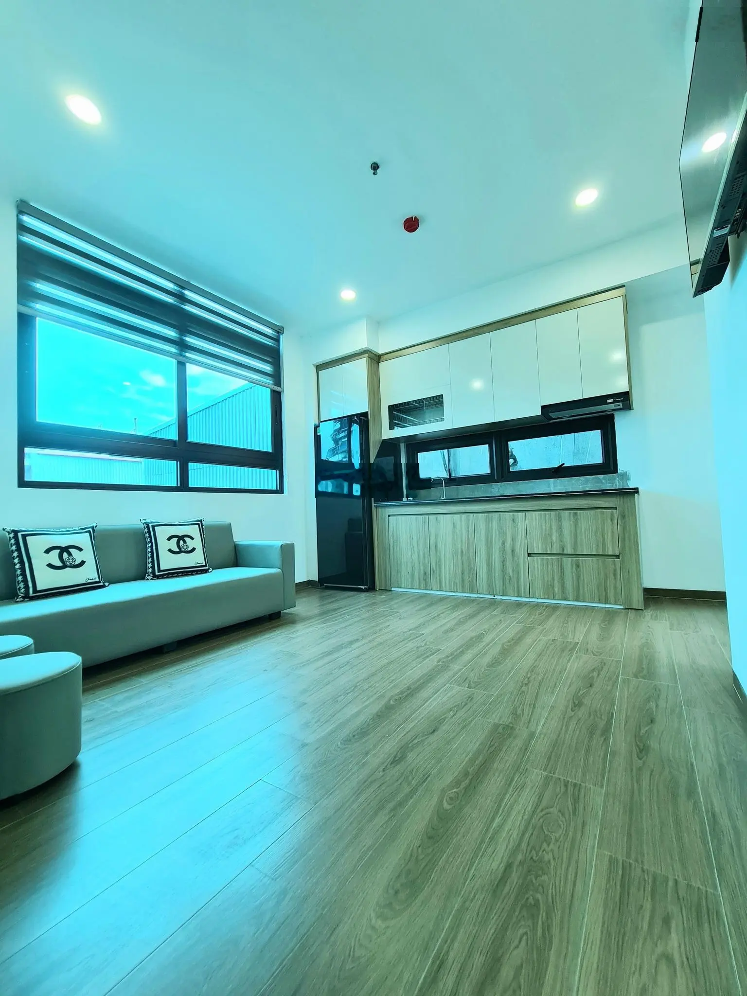 Tòa nhà 8 tầng thang máy Trần Thái Tông, 105m2, 25 phòng cho thuê. Doanh thu 150 triệu/ tháng