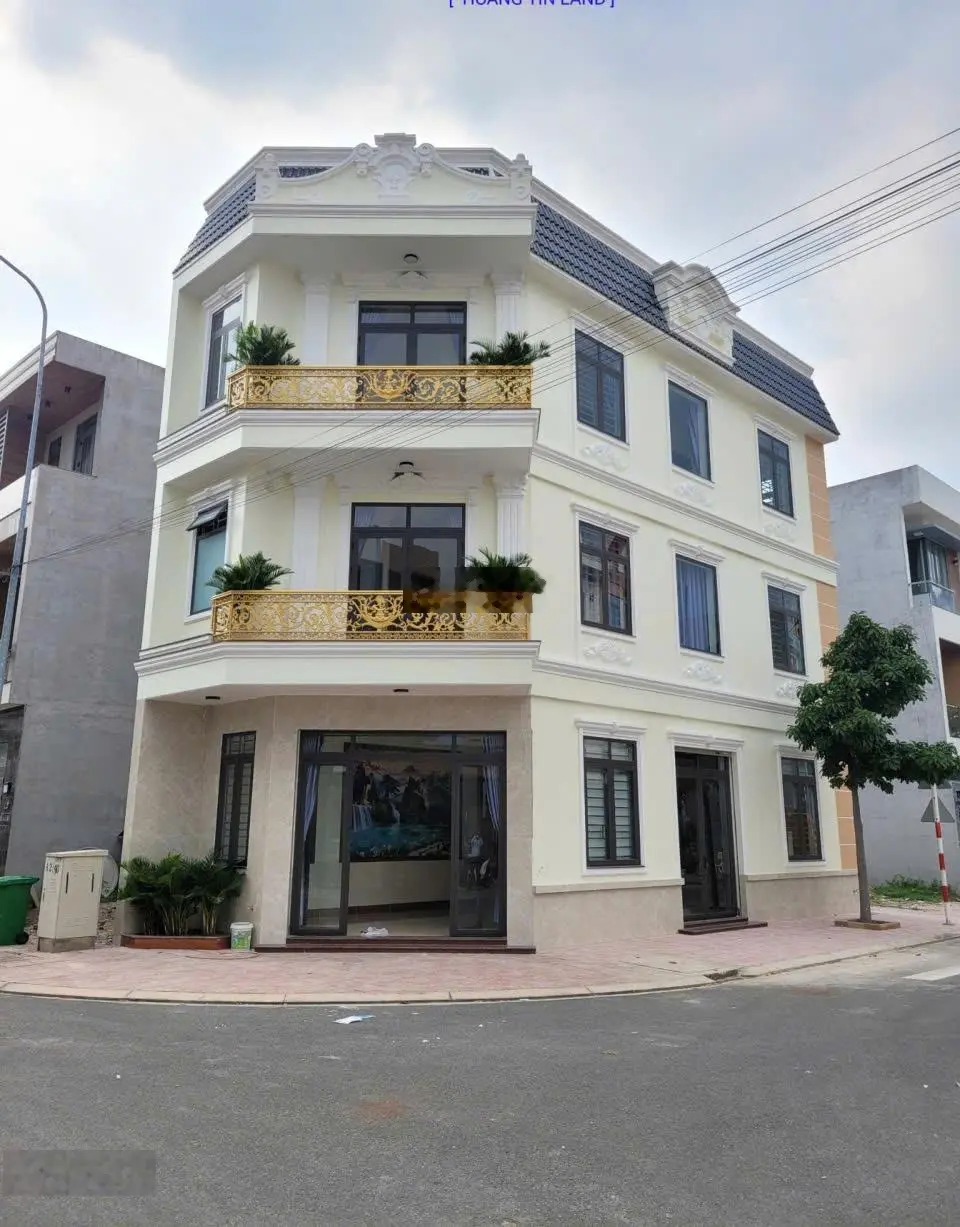 Bán nhà 1 trệt 2 lầu góc 2MT KDC Lê Phong 2, P. Tân Đông Hiệp, Dĩ An