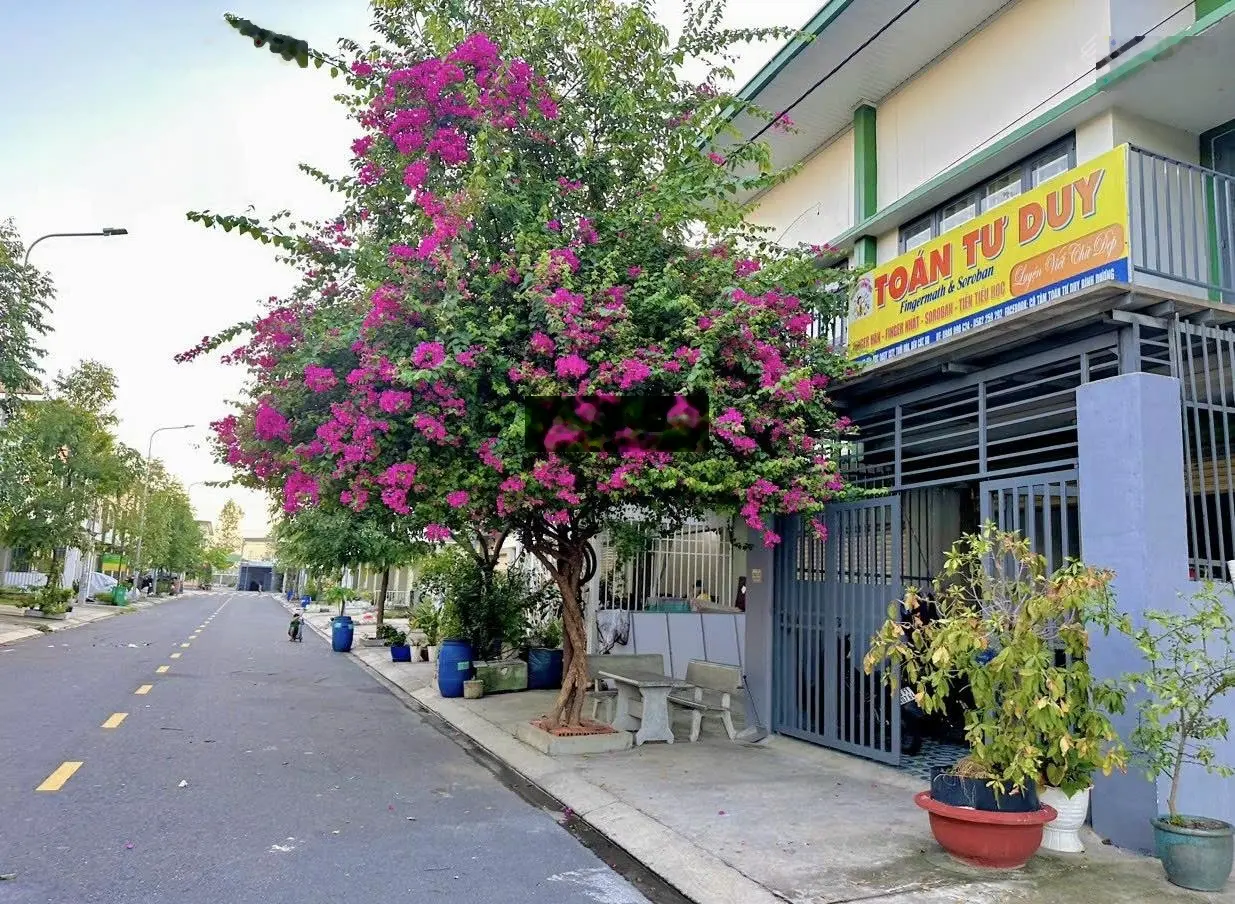Cần bán gấp căn Oasis City 1 trệt 1 lầu, có sổ hồng riêng. Giá tốt nhất khu hơn 1ty4