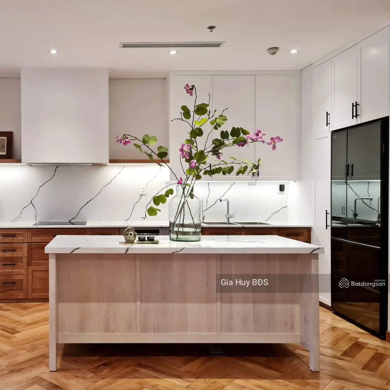 Chính chủ gửi bán căn hộ 3 ngủ, Full đồ nội thất đẹp chung cư Times City giá 13 tỷ VND tại Hà Nội