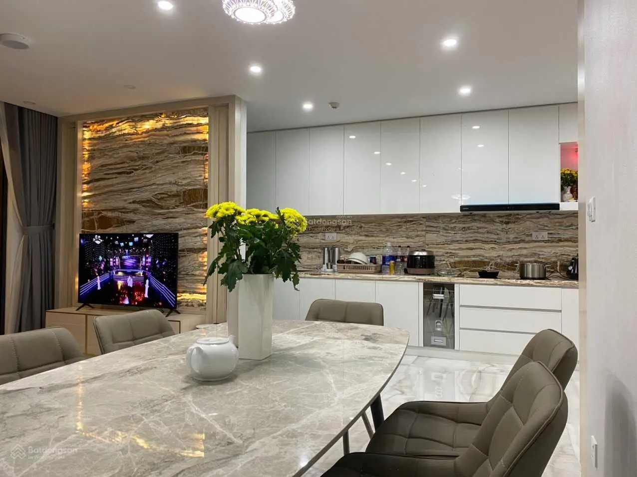 Căn hộ The View 2PN, 2WC diện tích 91m2, full nội thất, vào ở được ngay, lãi suất vay chỉ 5.5%/năm