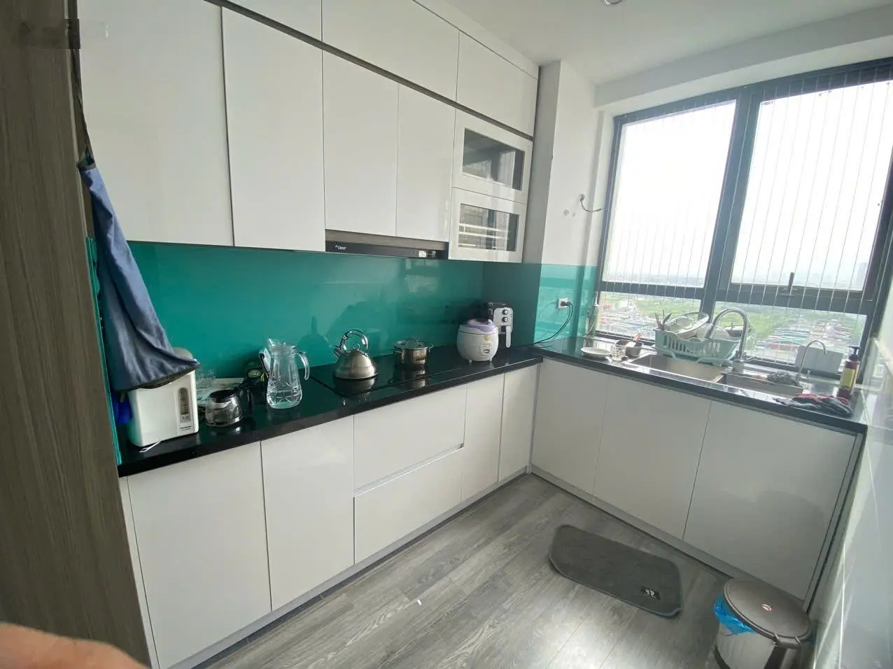 Căn góc 90.6m2 tòa HHB 3PN 2VS ban công Đông Nam full nội thất giá chỉ 2.7 tỷ