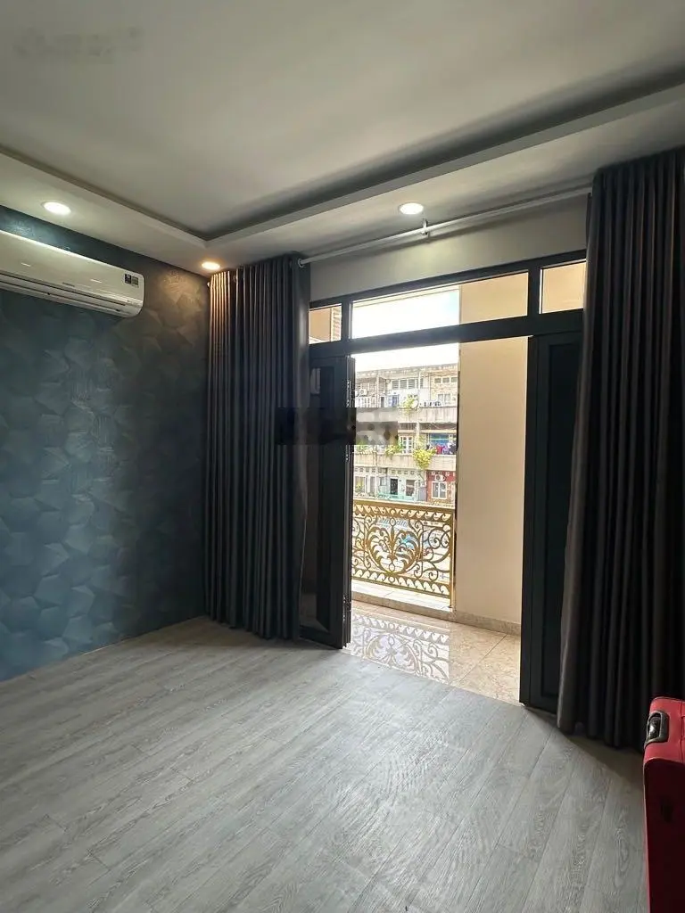 Bán nhà mặt tiền Nguyễn Tri Phương, ngang đẹp 4m5 - nhà đẹp 6 tầng, xem nhà ngay. Tl mạnh Quận 5